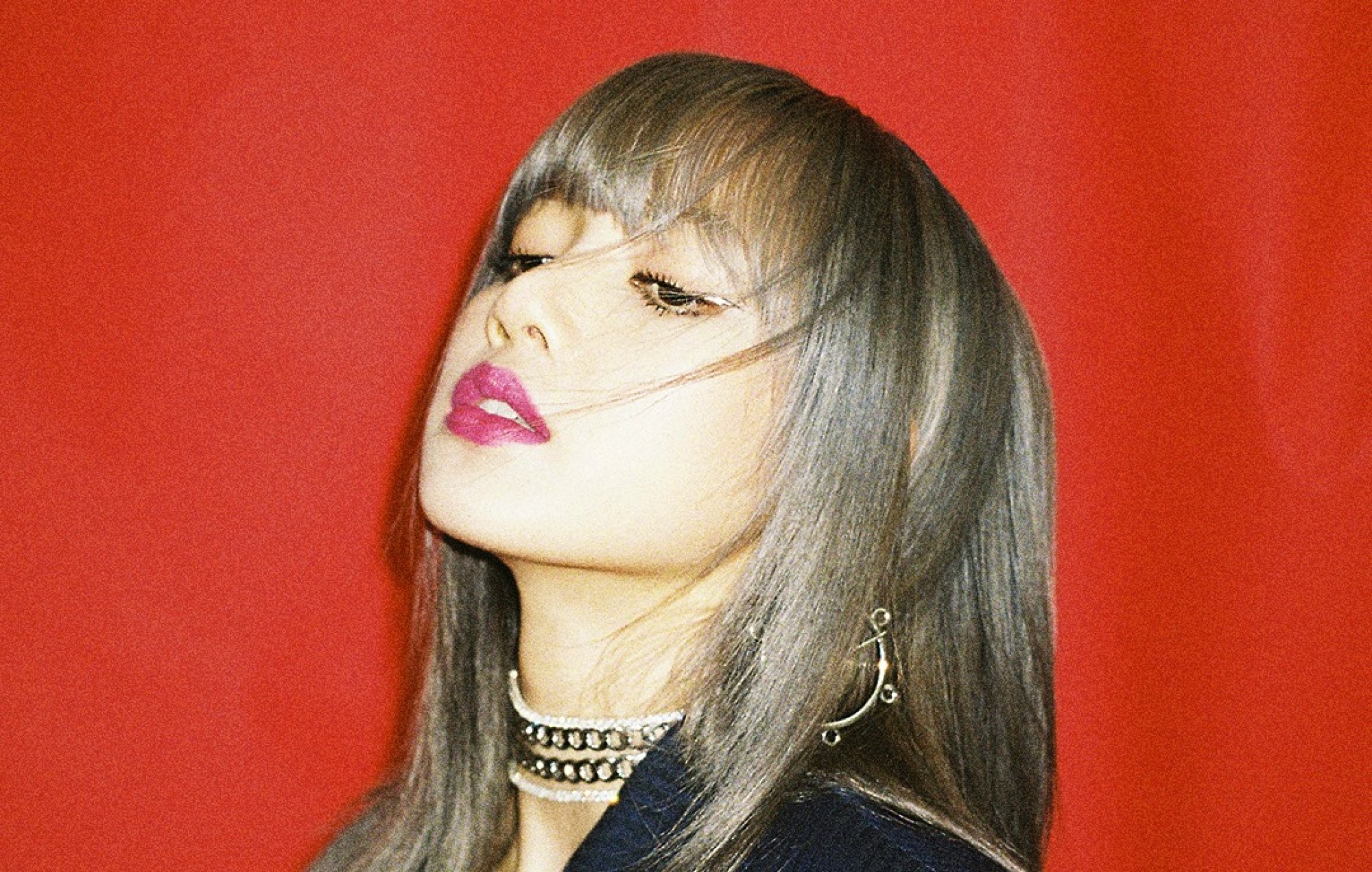Lisa, de BLACKPINK, se burla de su debut en solitario con crípticas publicaciones en Instagram
