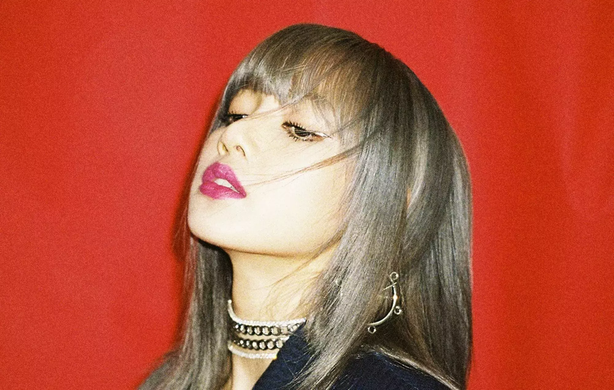 Lisa, de BLACKPINK, se burla de su debut en solitario con crípticas publicaciones en Instagram