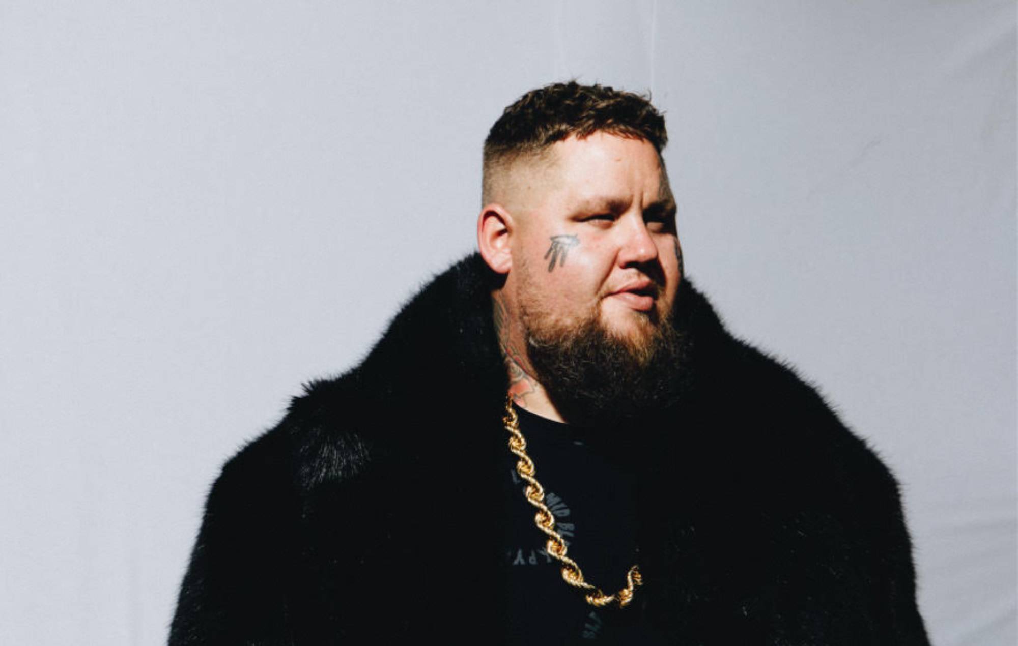 Rag'n'Bone Man comparte el vídeo completo de su nuevo single 'Alone'