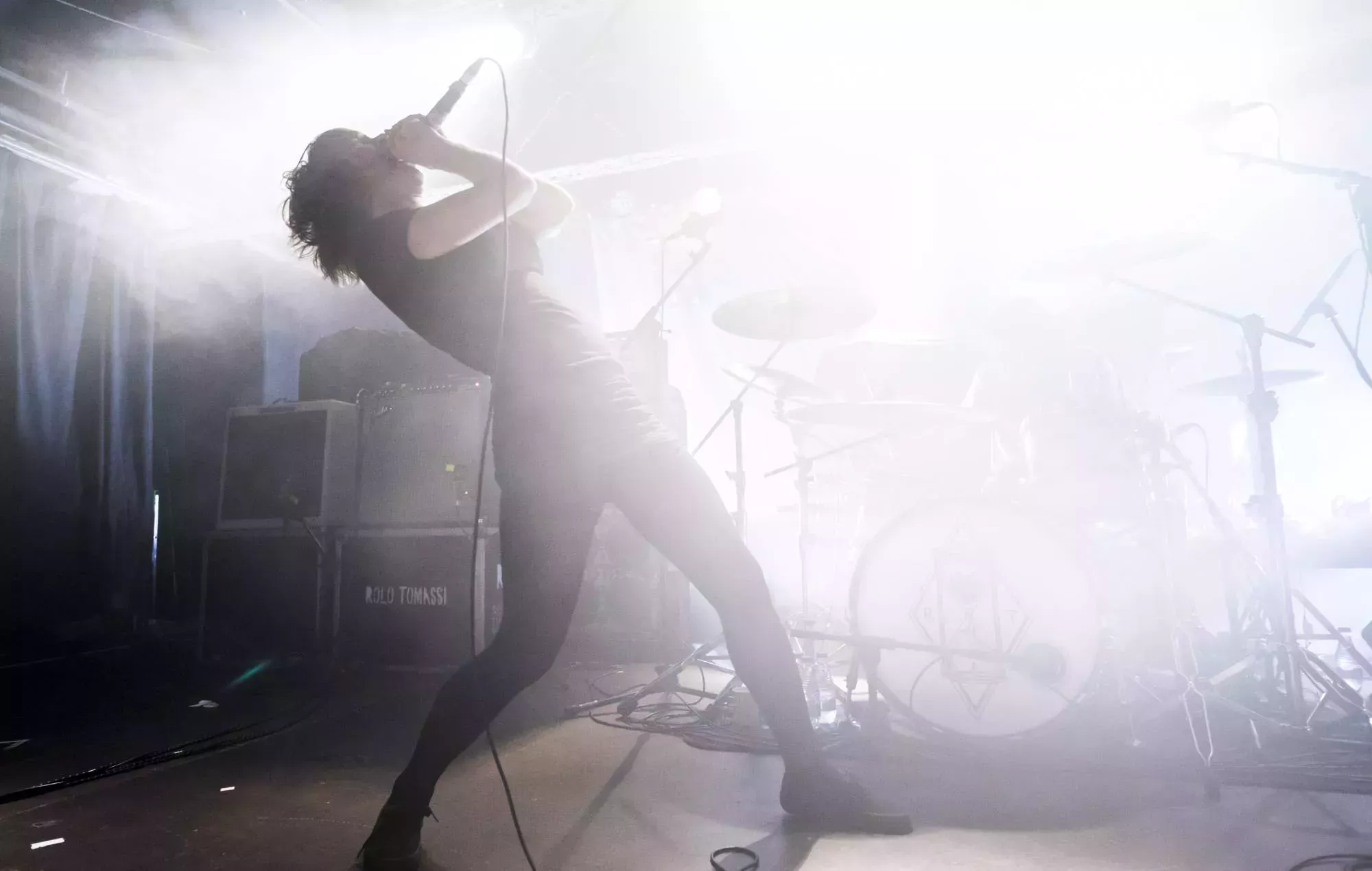 Escucha el single de Rolo Tomassi 'Cloaked', su primera canción nueva en tres años