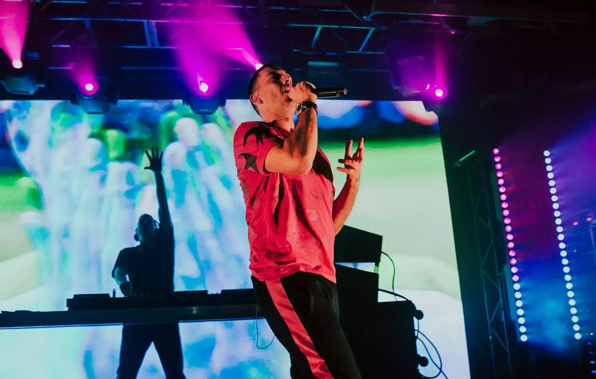 Example abandonó el Manchester Pride tras perder la voz en Creamfields