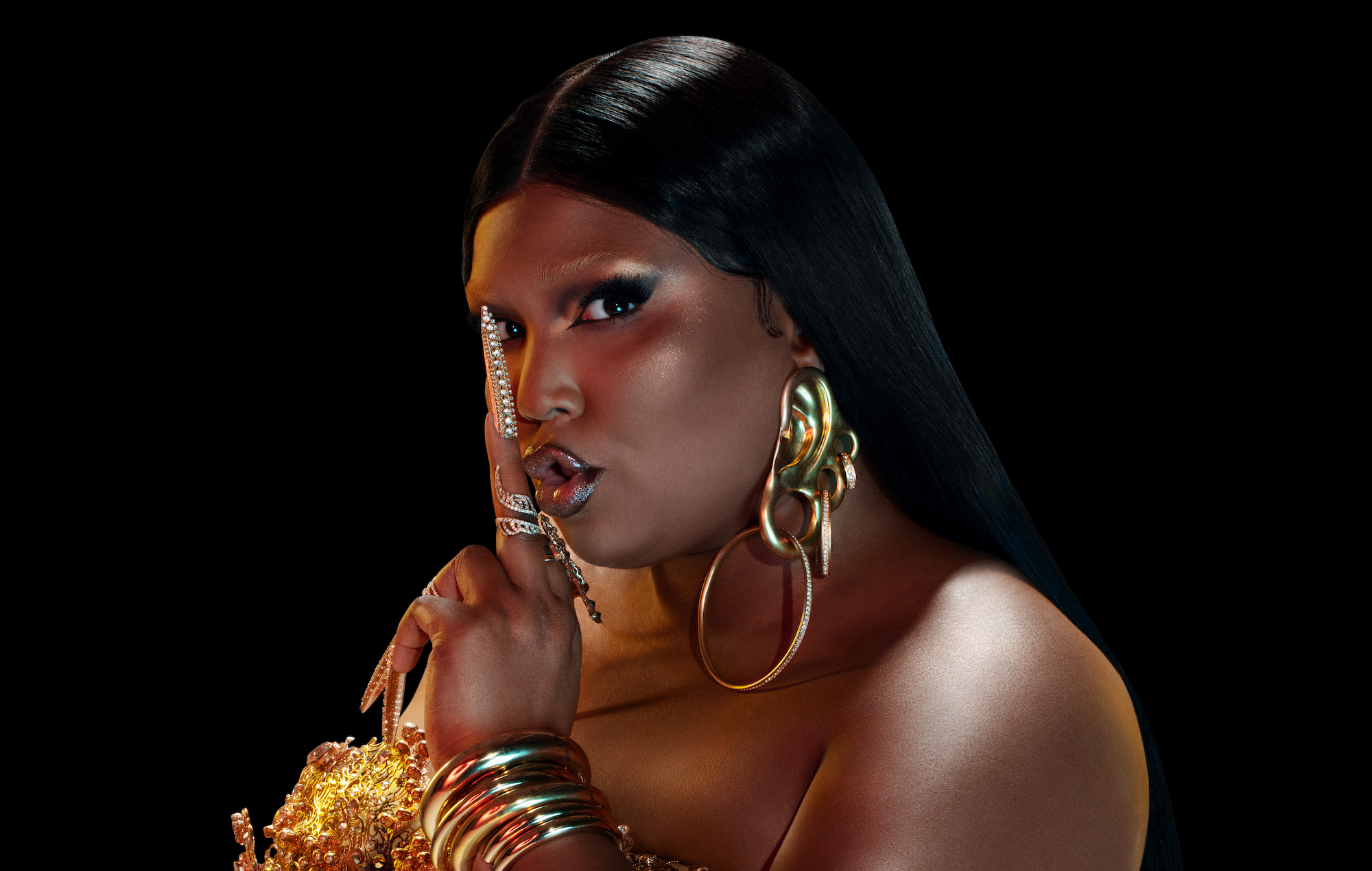 Facebook elimina las cuentas de los trolls de Lizzo después de que la cantante se enfrente a la vergüenza de la gordura y al abuso racista