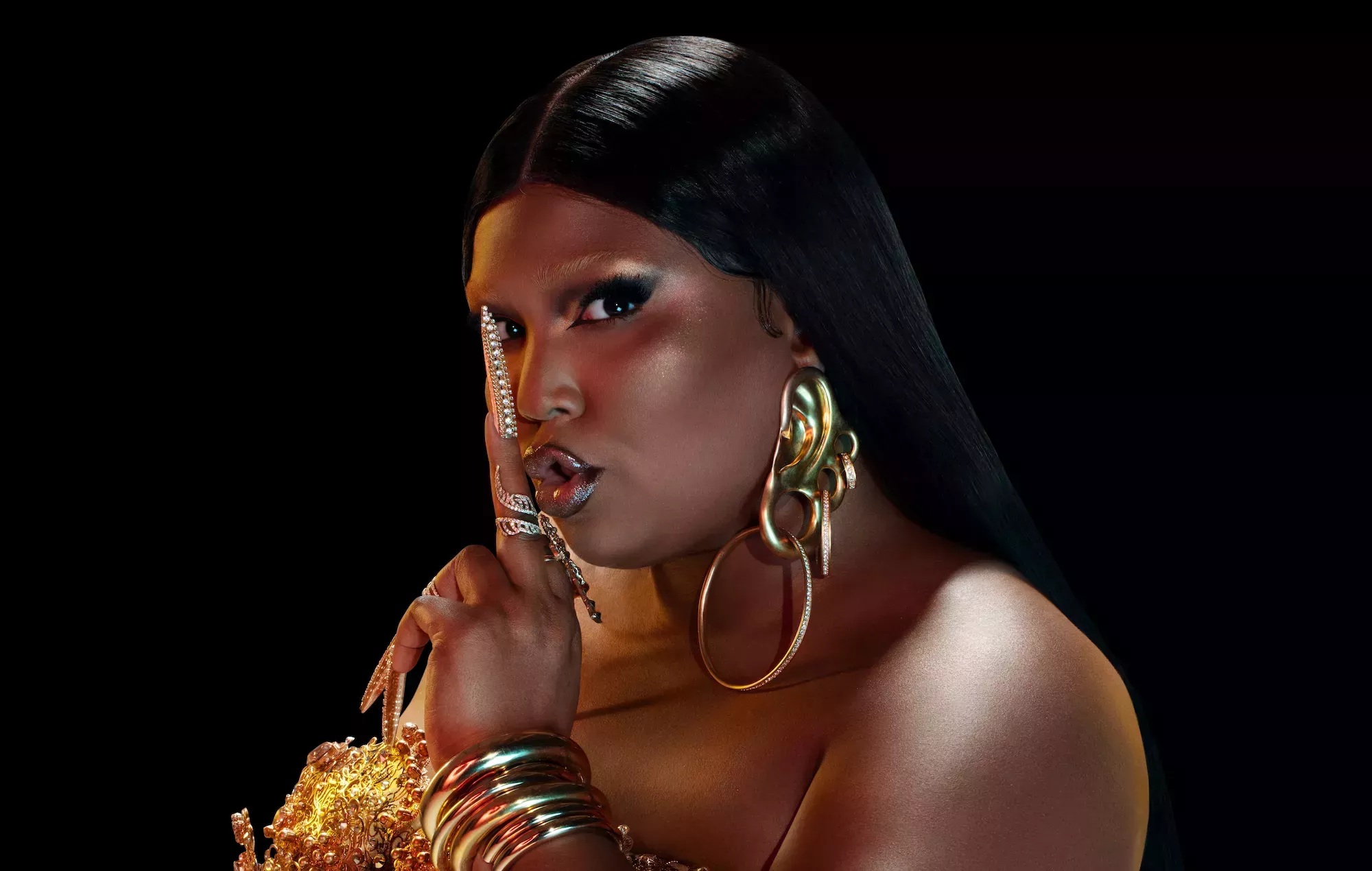 Facebook elimina las cuentas de los trolls de Lizzo después de que la cantante se enfrente a la vergüenza de la gordura y al abuso racista