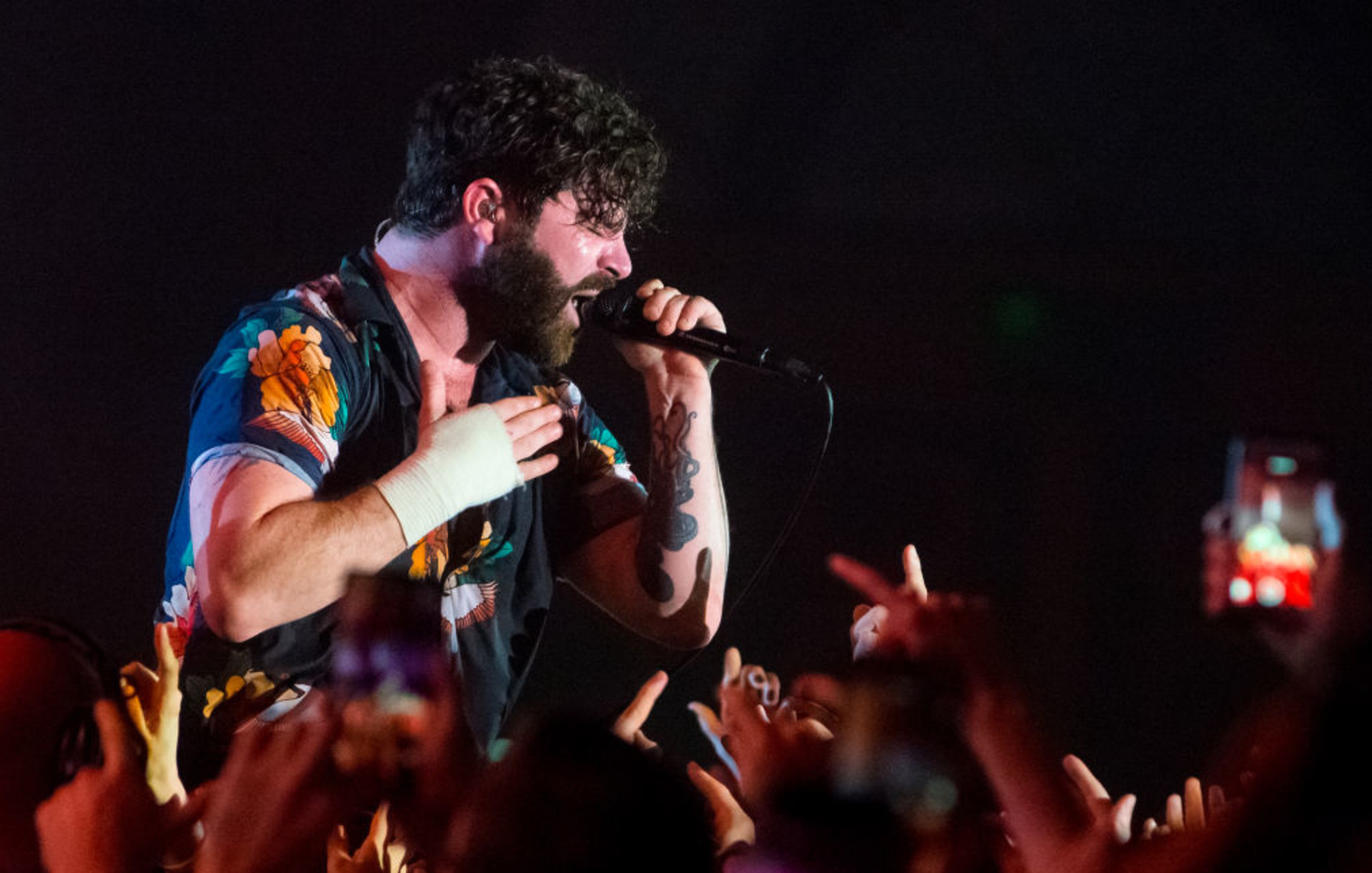 Foals habla de "máxima fiesta" en sus conciertos de regreso y de un nuevo material "salvaje"