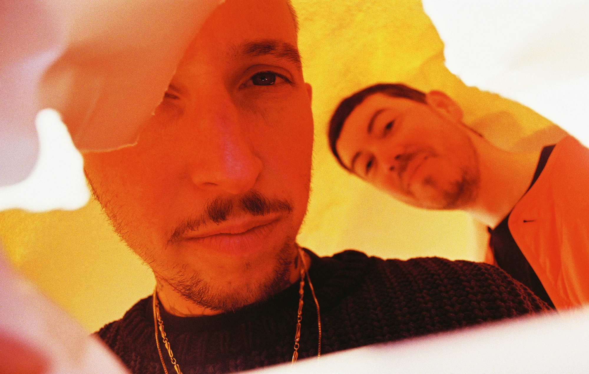 LARRY PINK THE HUMAN anuncia su mixtape de debut con su nuevo single 'BISOUSxxx'