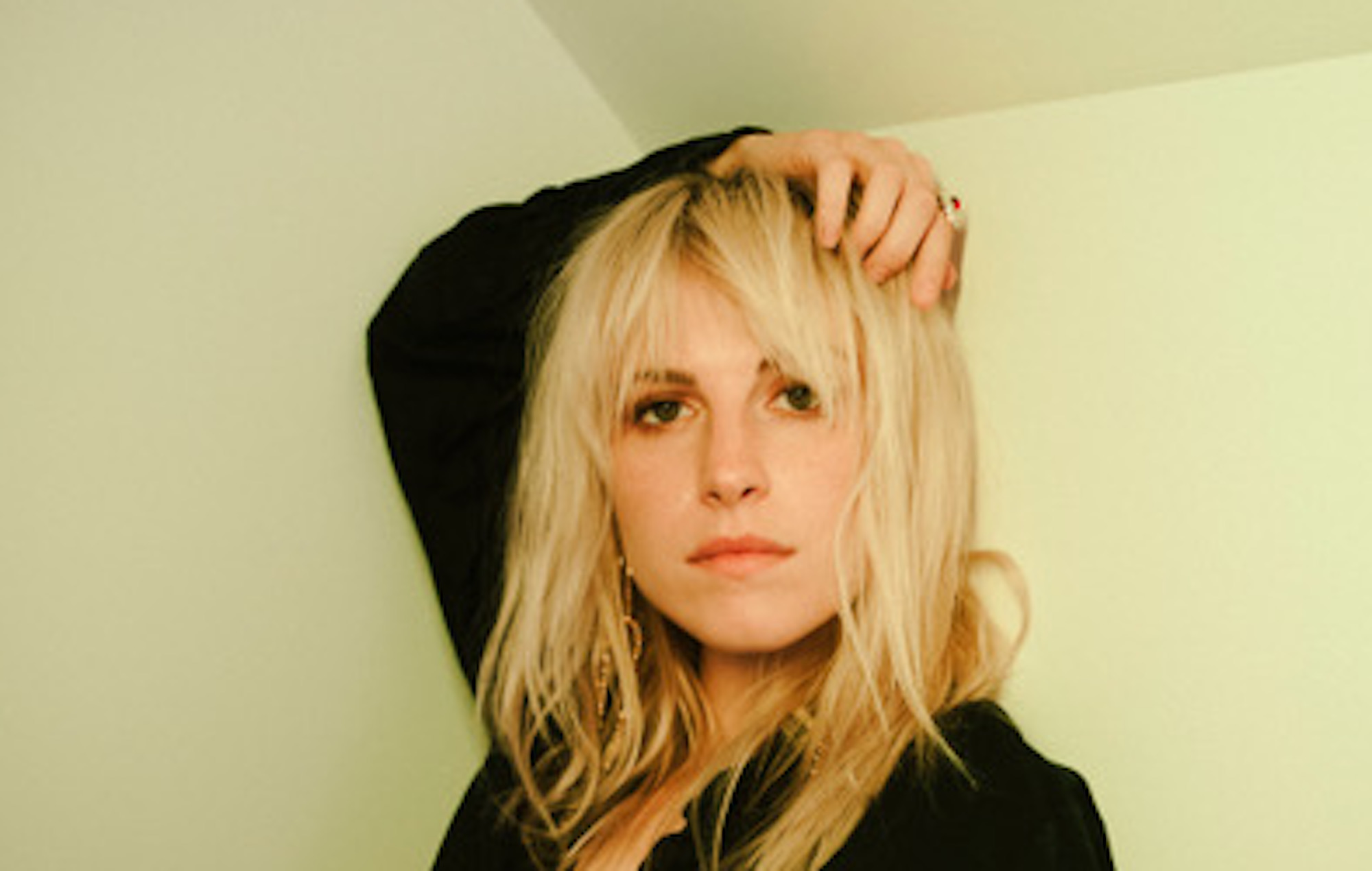 Los fans creen que Hayley Williams podría estar escribiendo nuevas letras de Paramore