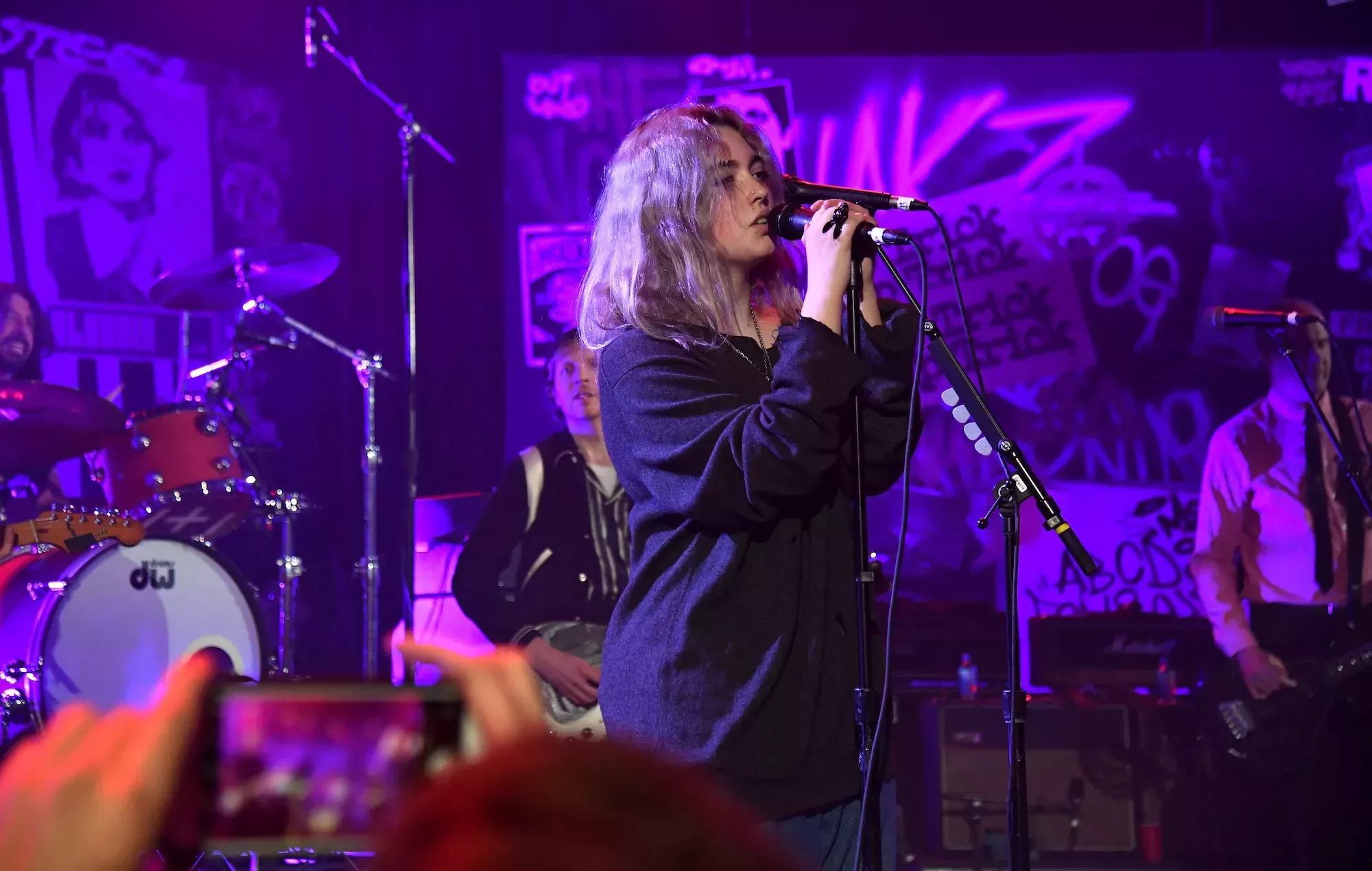 Mira cómo la hija de Dave Grohl, Violet, se une a Foo Fighters para un cover punk en Lollapalooza