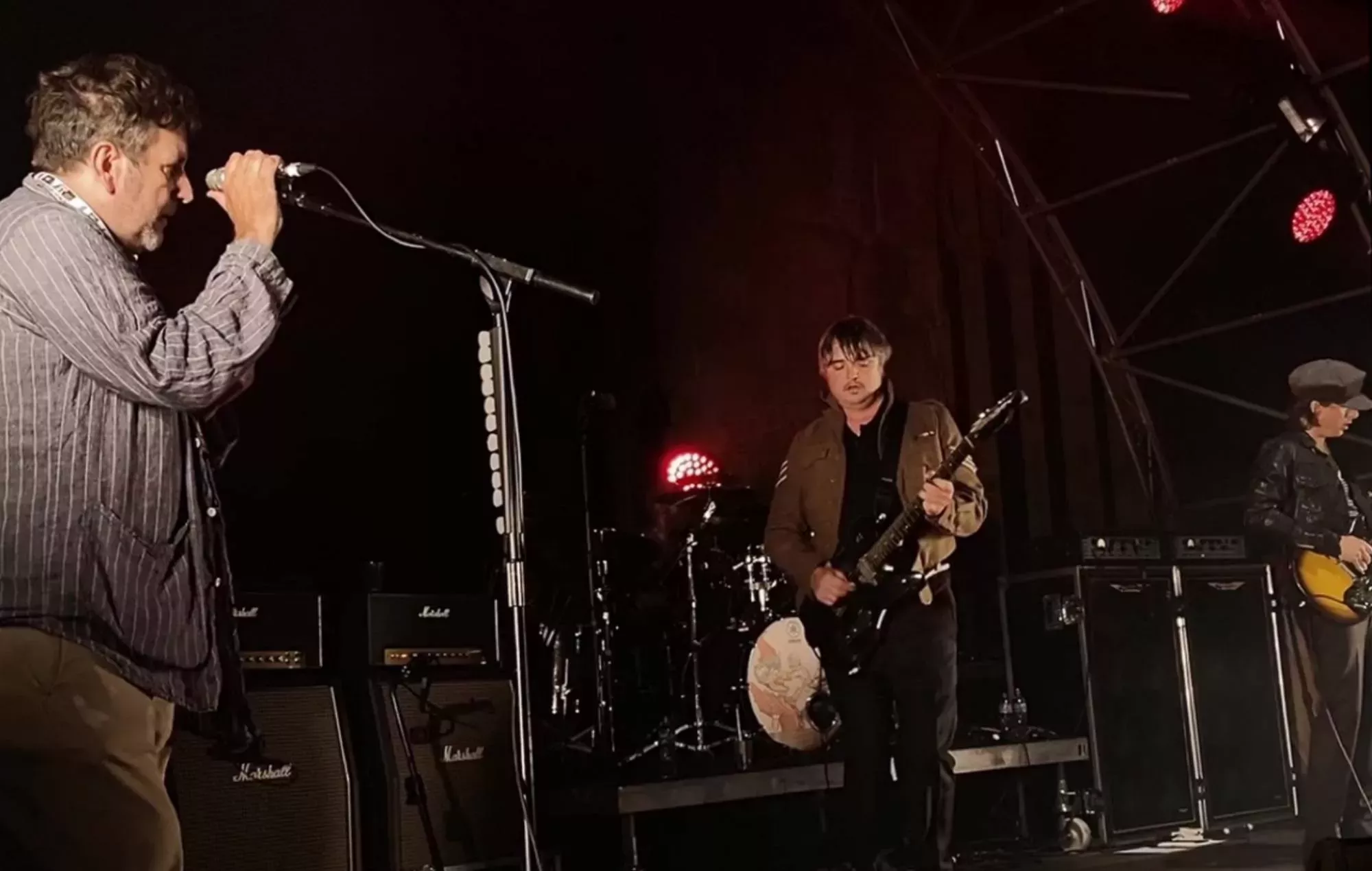 Mira cómo The Libertines y Terry Hall interpretan 'Gangsters' de The Specials