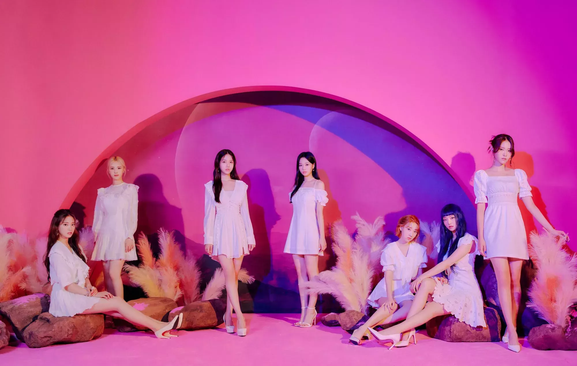 Mira el caprichoso teaser de Weeekly para el MV de 'Holiday Party'