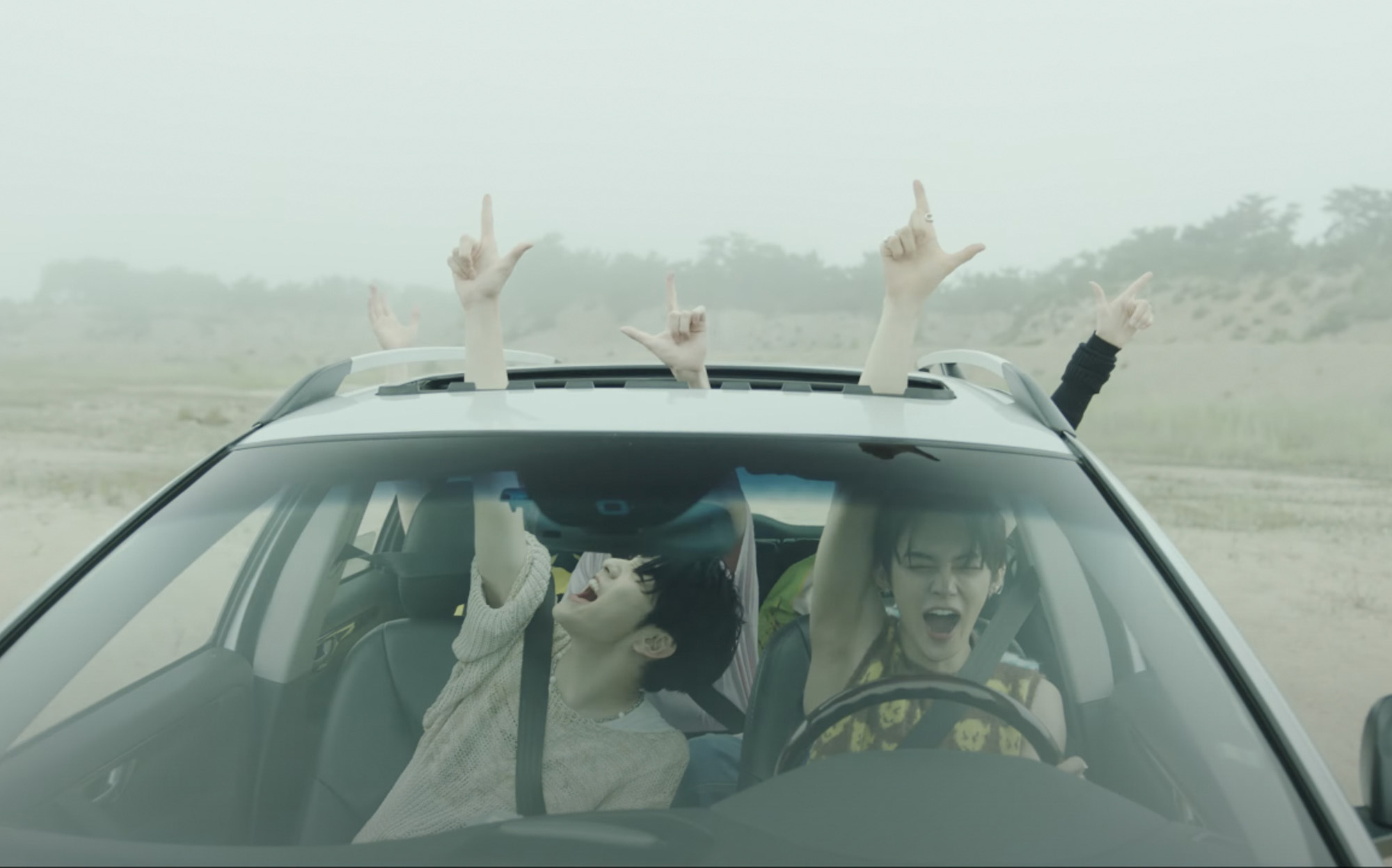 TXT se suelta en el dramático vídeo musical de su nuevo single 'LO$ER=LO♡ER'