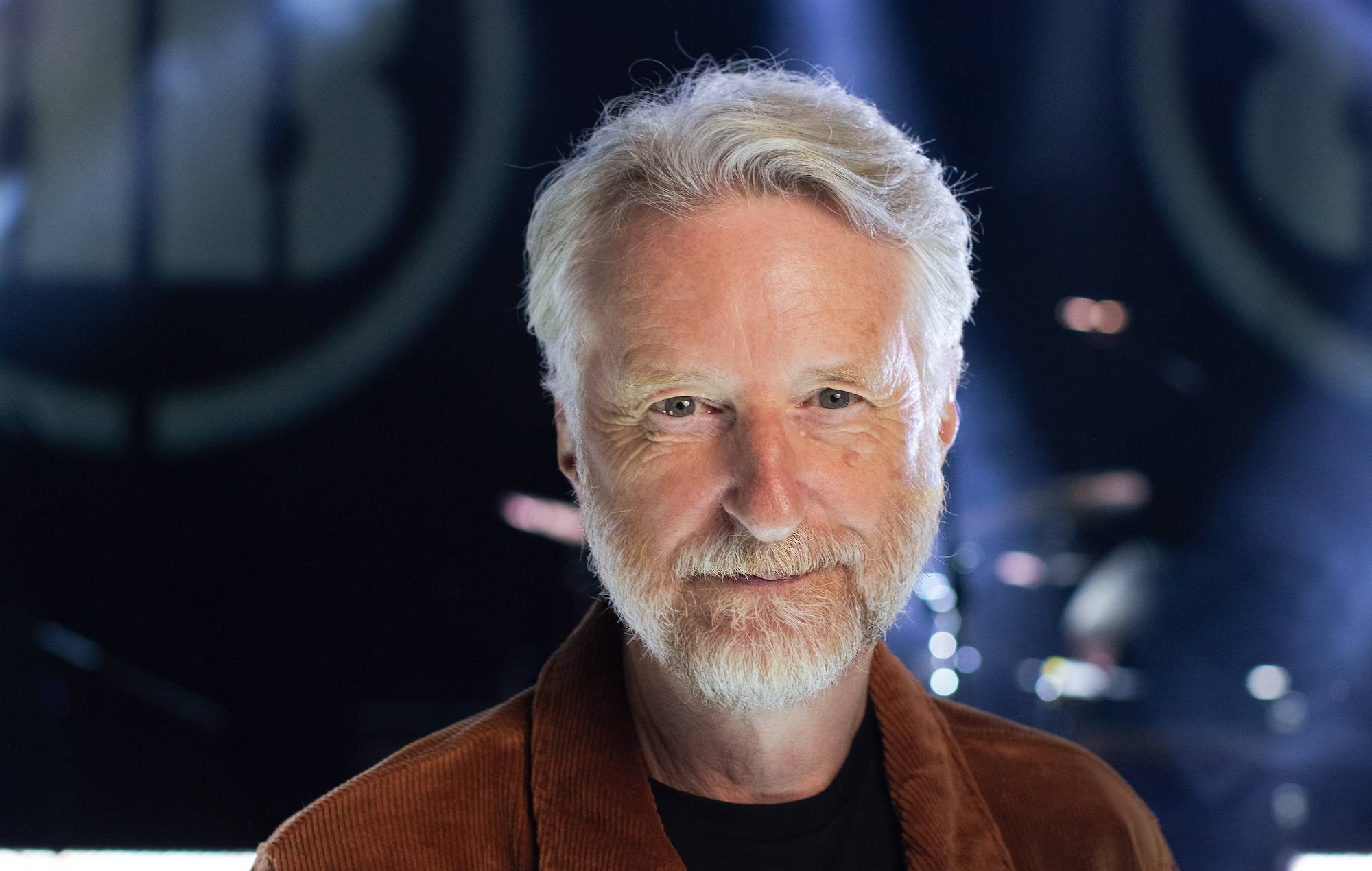 Billy Bragg reflexiona sobre la herencia familiar en su nueva canción 'Pass It On'