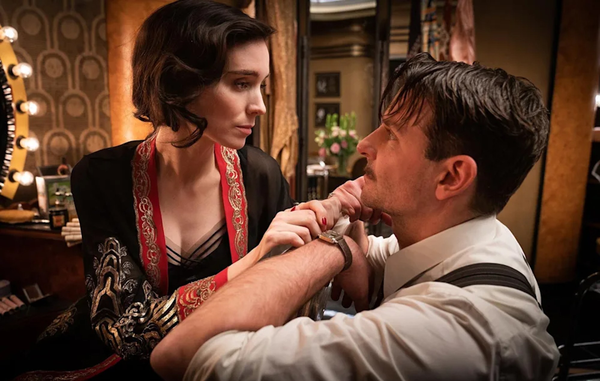 Bradley Cooper protagoniza el primer tráiler de 'El callejón de las pesadillas', de Guillermo Del Toro