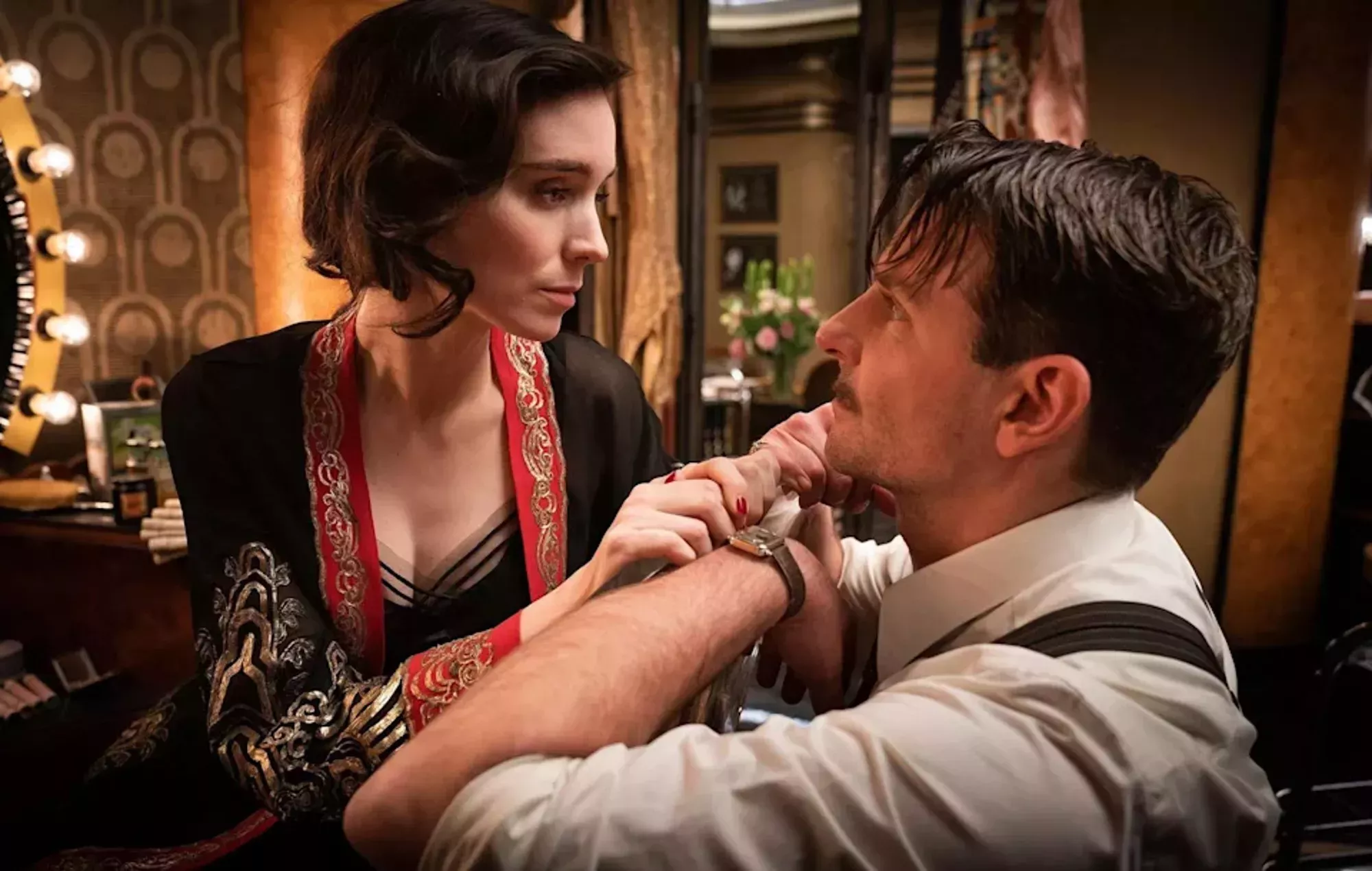 Bradley Cooper protagoniza el primer tráiler de 'El callejón de las pesadillas', de Guillermo Del Toro