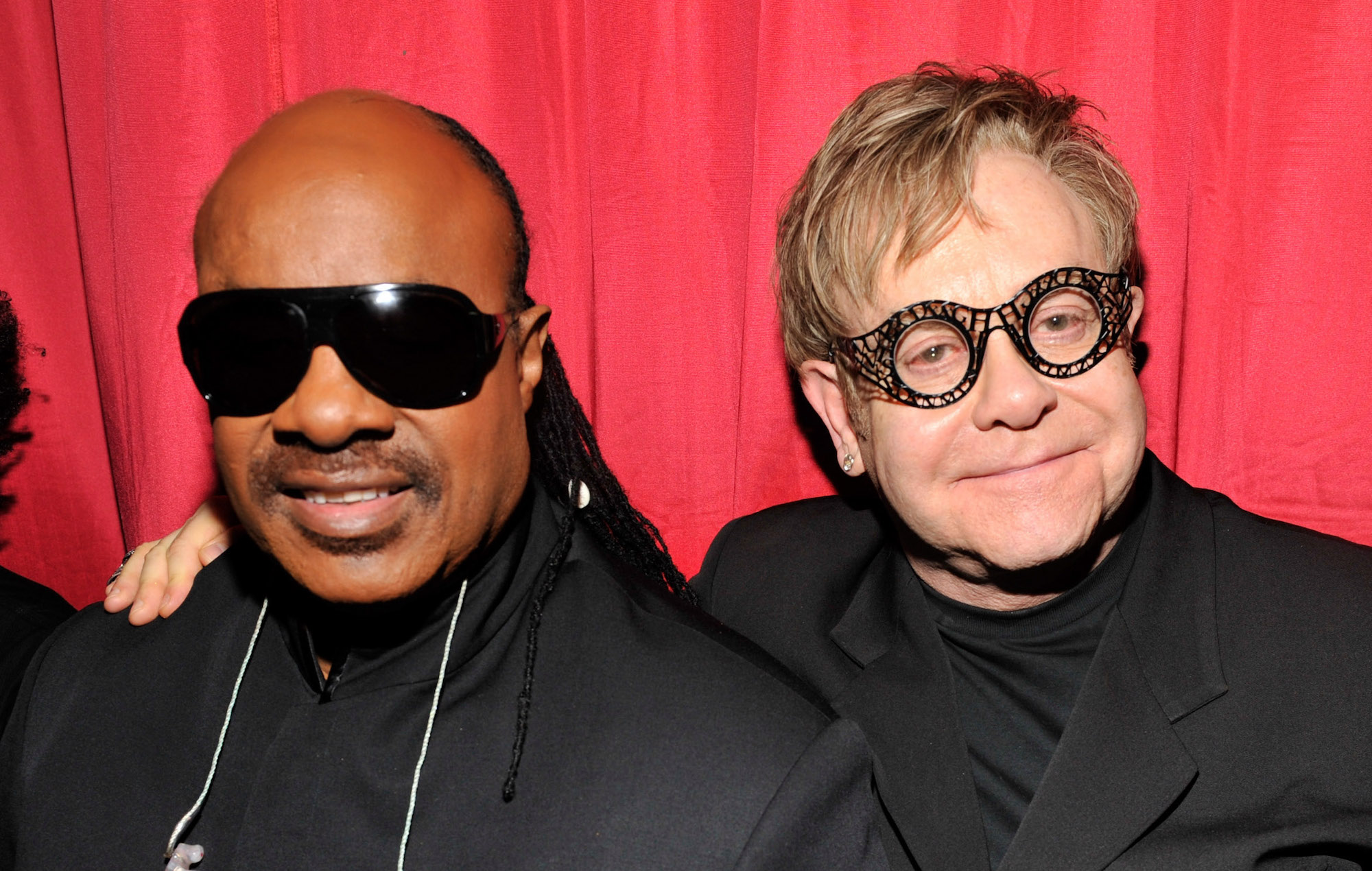 Elton John y Stevie Wonder colaboran en el nuevo tema 'Finish Line'