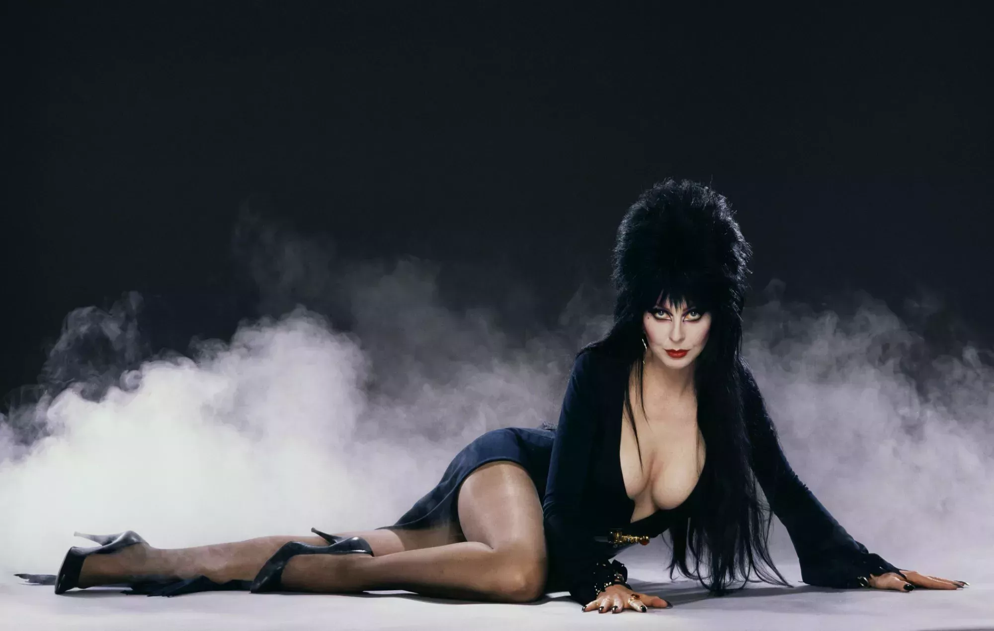 Elvira llega a Shudder para el especial del 40º aniversario