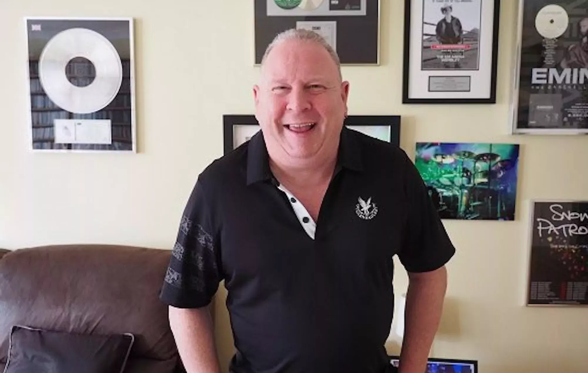 Garbage se encuentra entre los que rinden homenaje al agente de reservas Steve Strange, que ha fallecido a los 53 años