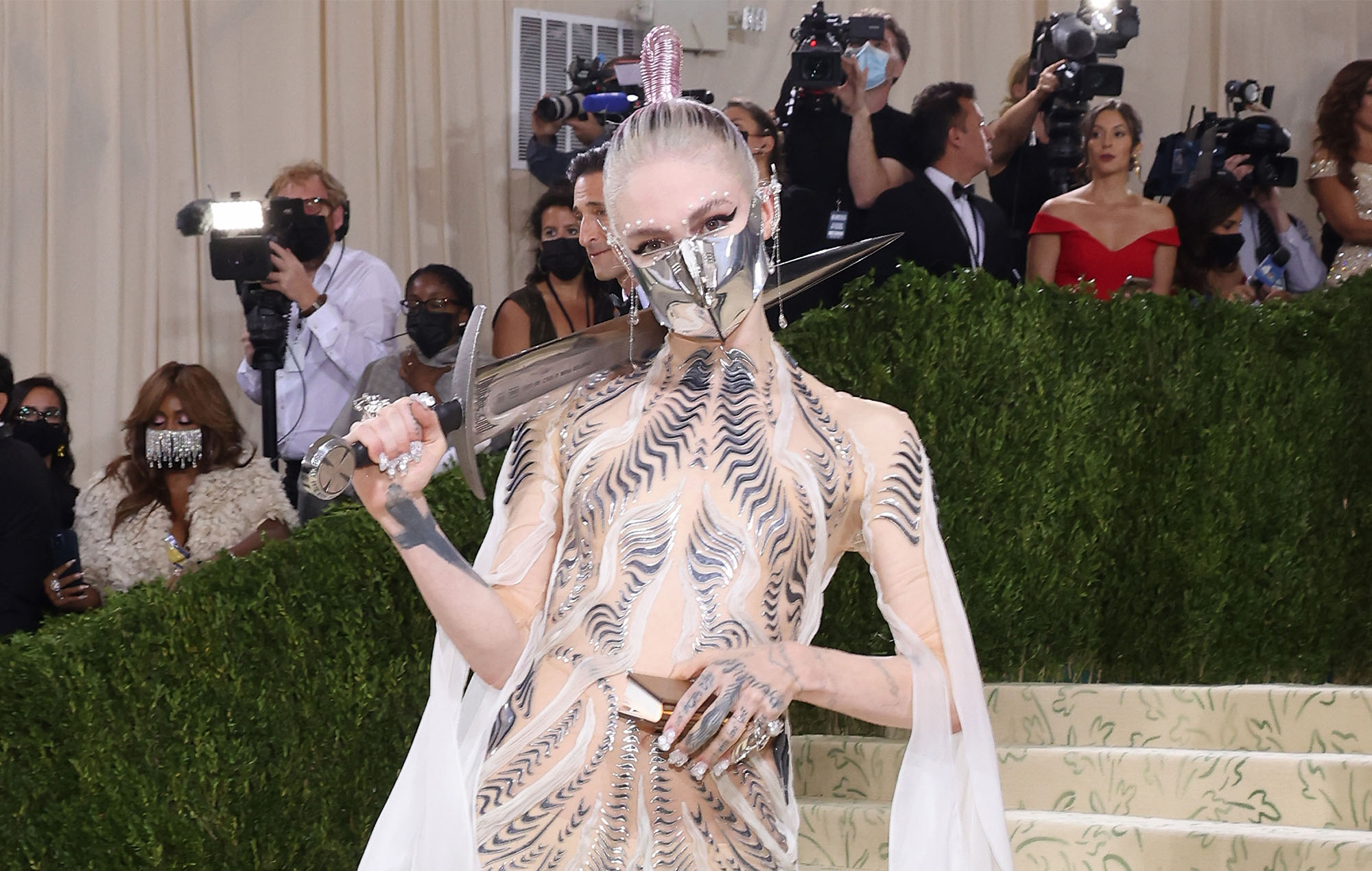 Grimes dice que su máscara de la Gala del Met se inspiró en 'Dune'