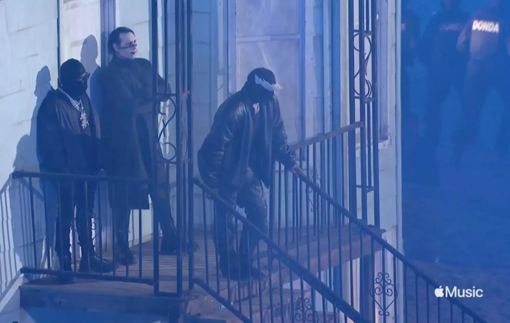 Kanye West redobla su apoyo a Marilyn Manson llevando una camiseta a la fiesta con Diddy