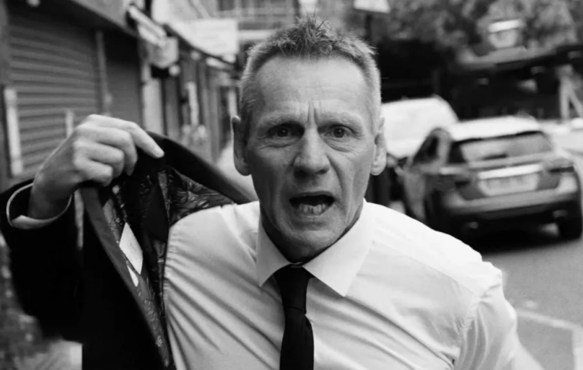 La leyenda del Nottingham Forest Stuart Pearce protagoniza el nuevo vídeo de The Stranglers