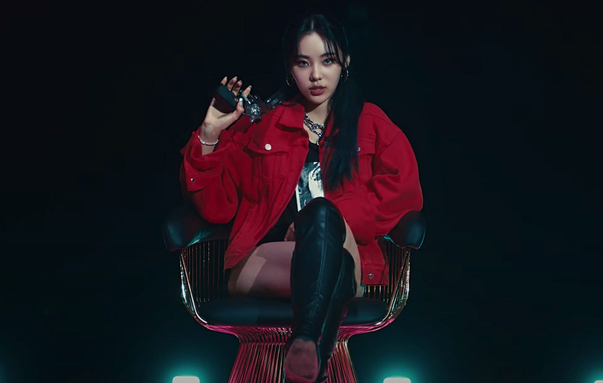 LOONA se cuadra en el MV de 'Not Friends' lleno de acción