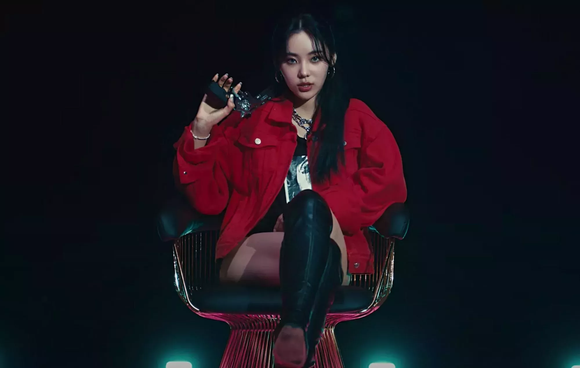 LOONA se cuadra en el MV de 'Not Friends' lleno de acción