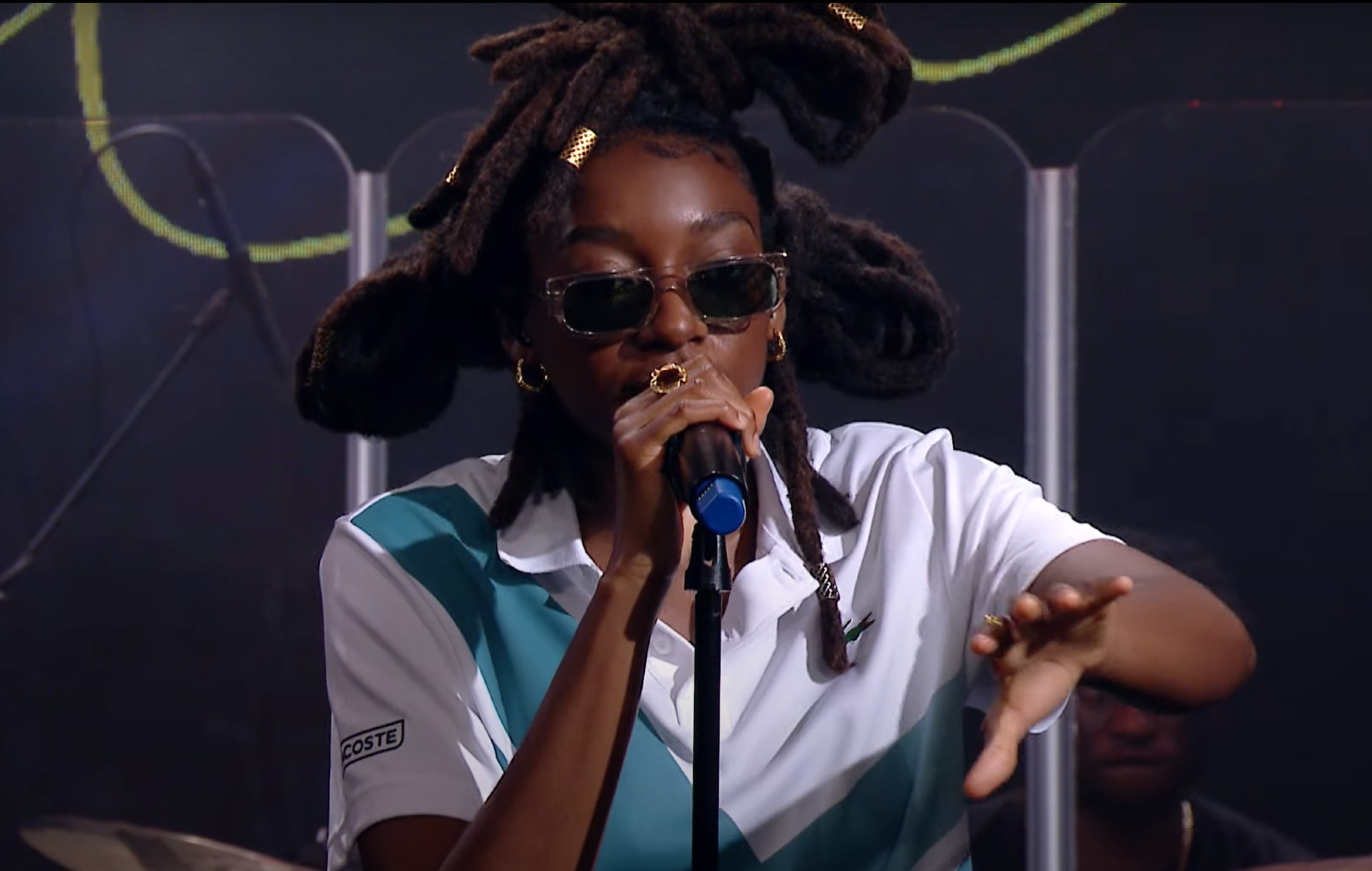 Mira cómo Little Simz versiona 'Lost Without U' de Robin Thicke para BBC Live Lounge