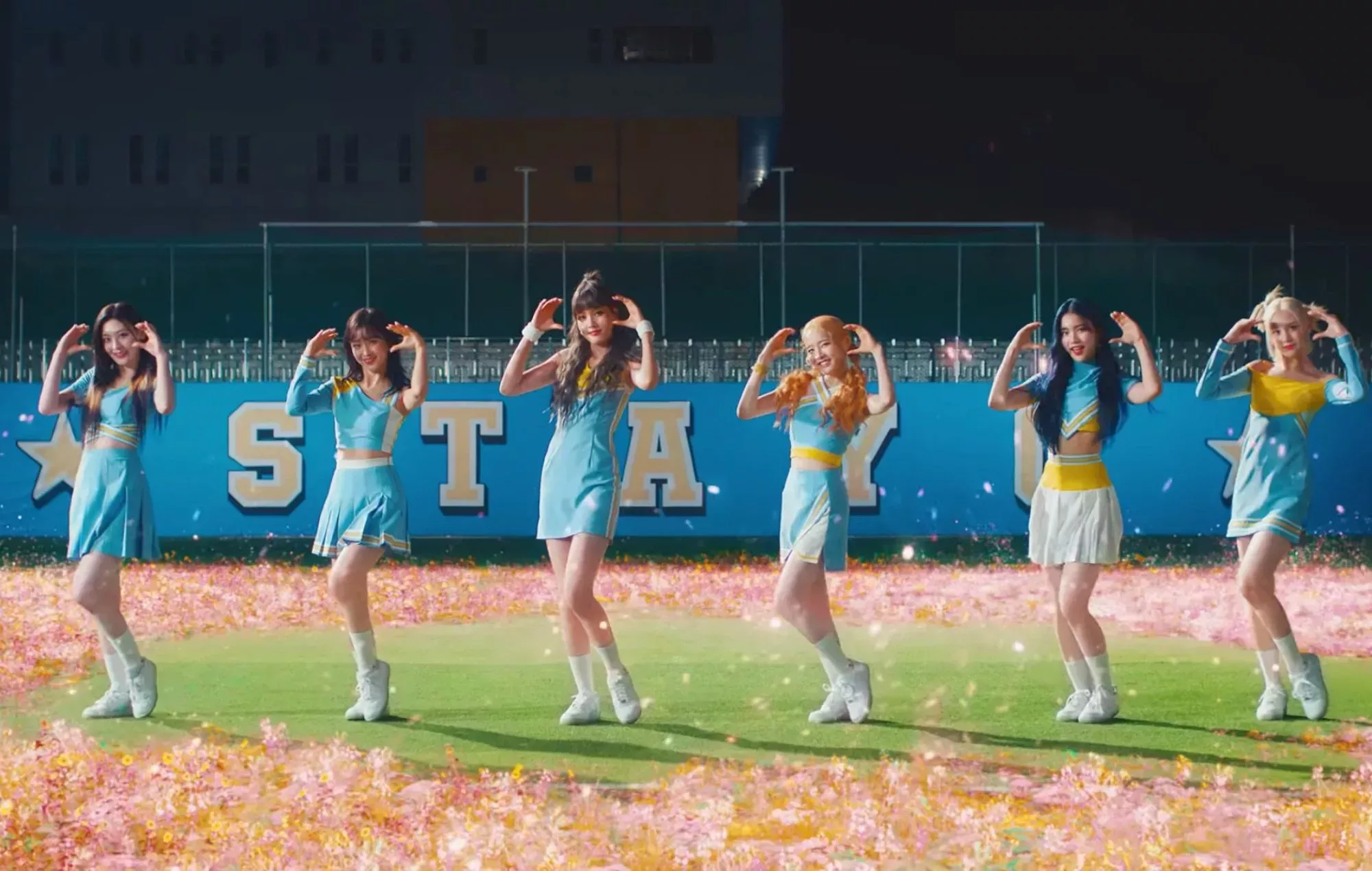 Mira el encantador vídeo musical de STAYC para su nuevo single 'Stereotype'