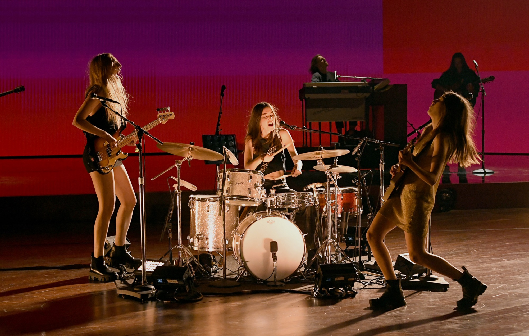Mira el regreso de Haim en directo con la ayuda de Thundercat y Rostam