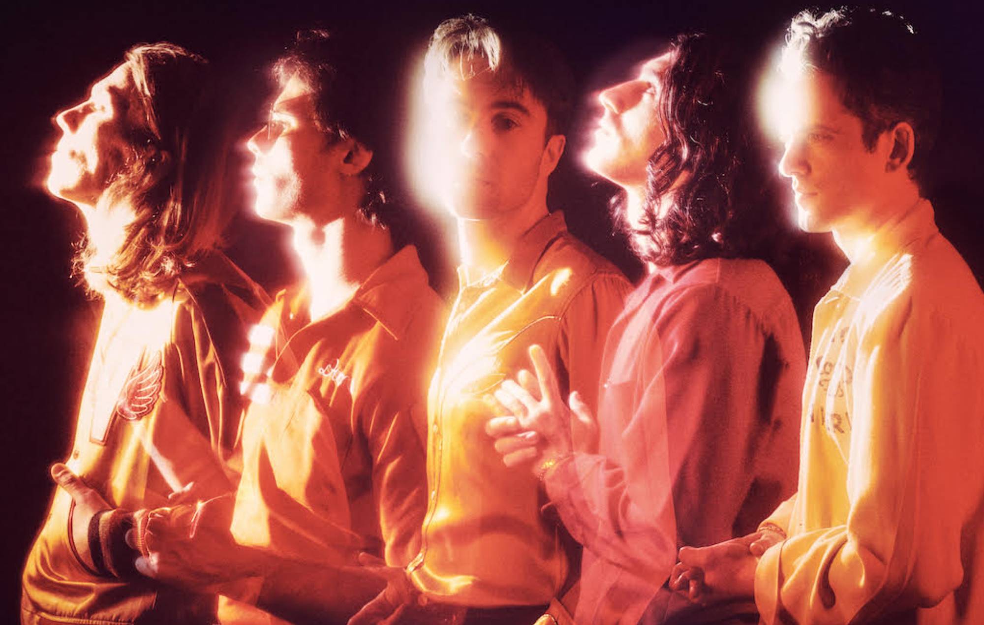 The Vaccines anuncia una gira por el Reino Unido en 2022 y comparte su último single "Jump Off The Top".