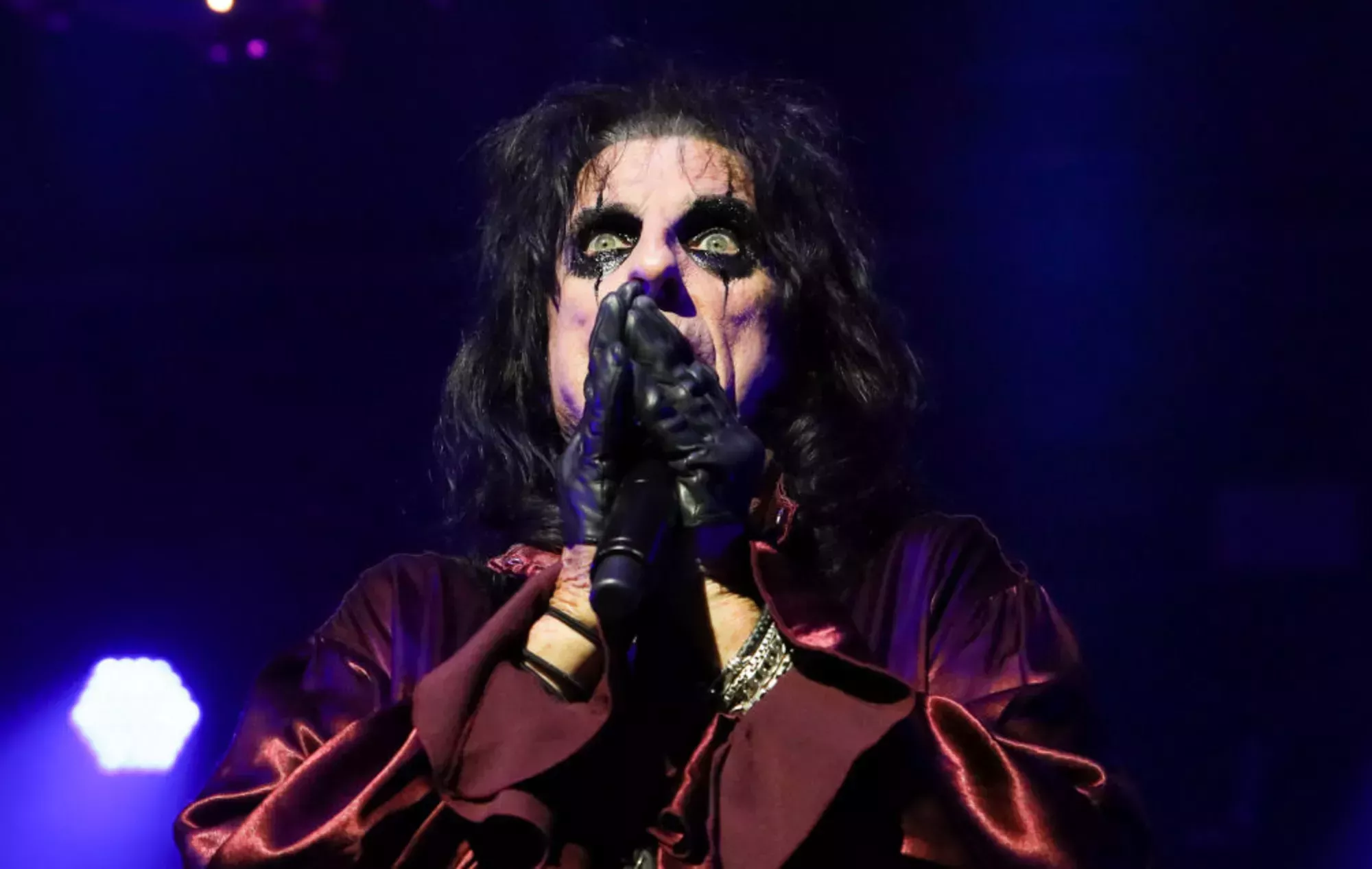 Alice Cooper se sincera sobre su batalla contra la adicción al alcohol: 