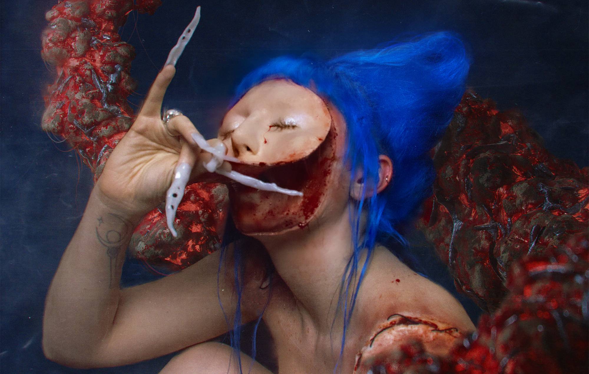 Ashnikko comparte su cuarto single con temática de Halloween con 'Halloweenie IV: Innards'