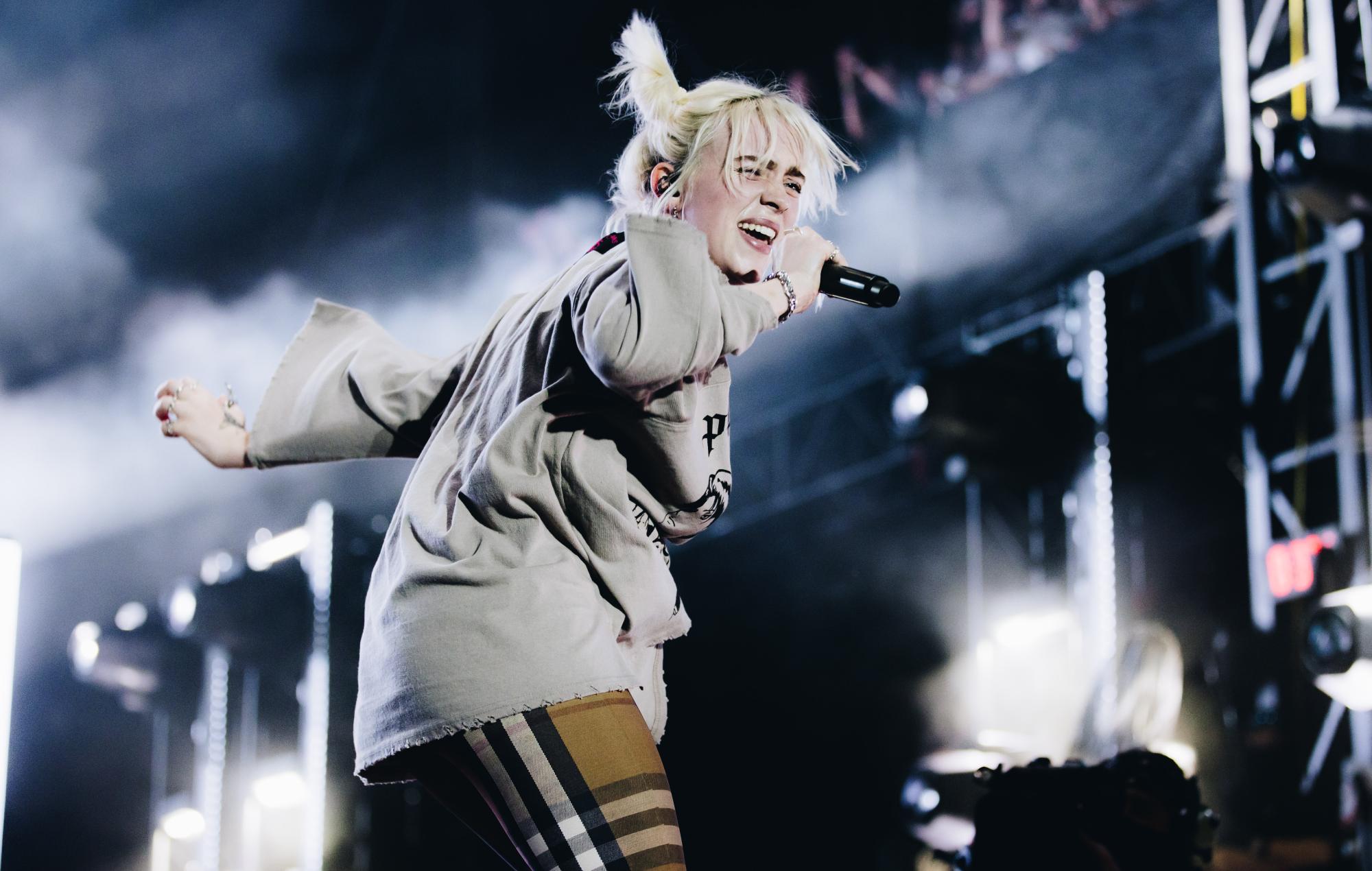 Billie Eilish celebra el platino de su single "No Time To Die