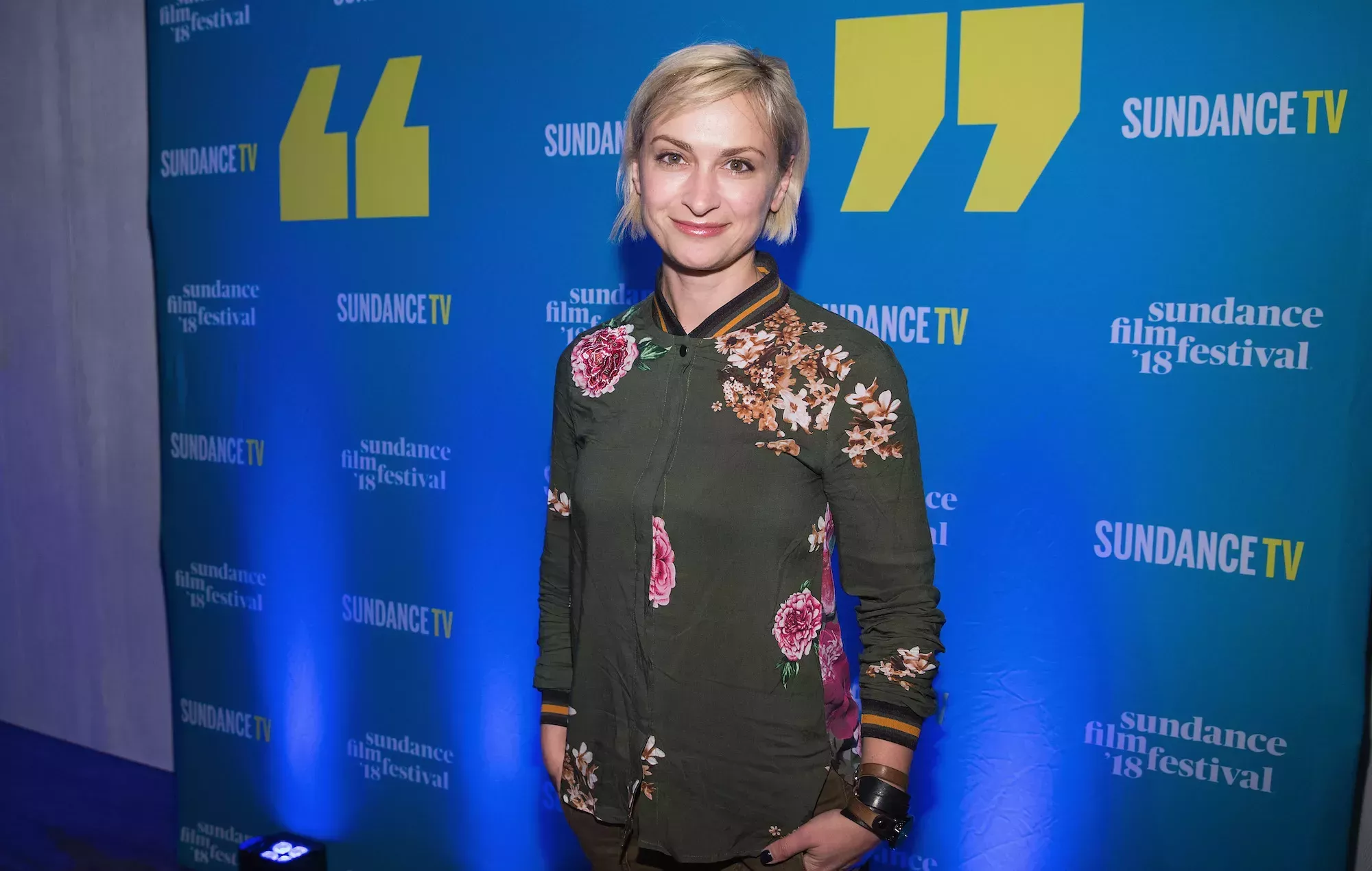 El director de 'Rust' da su versión de los hechos del tiroteo mortal de Halyna Hutchins en nuevos documentos judiciales