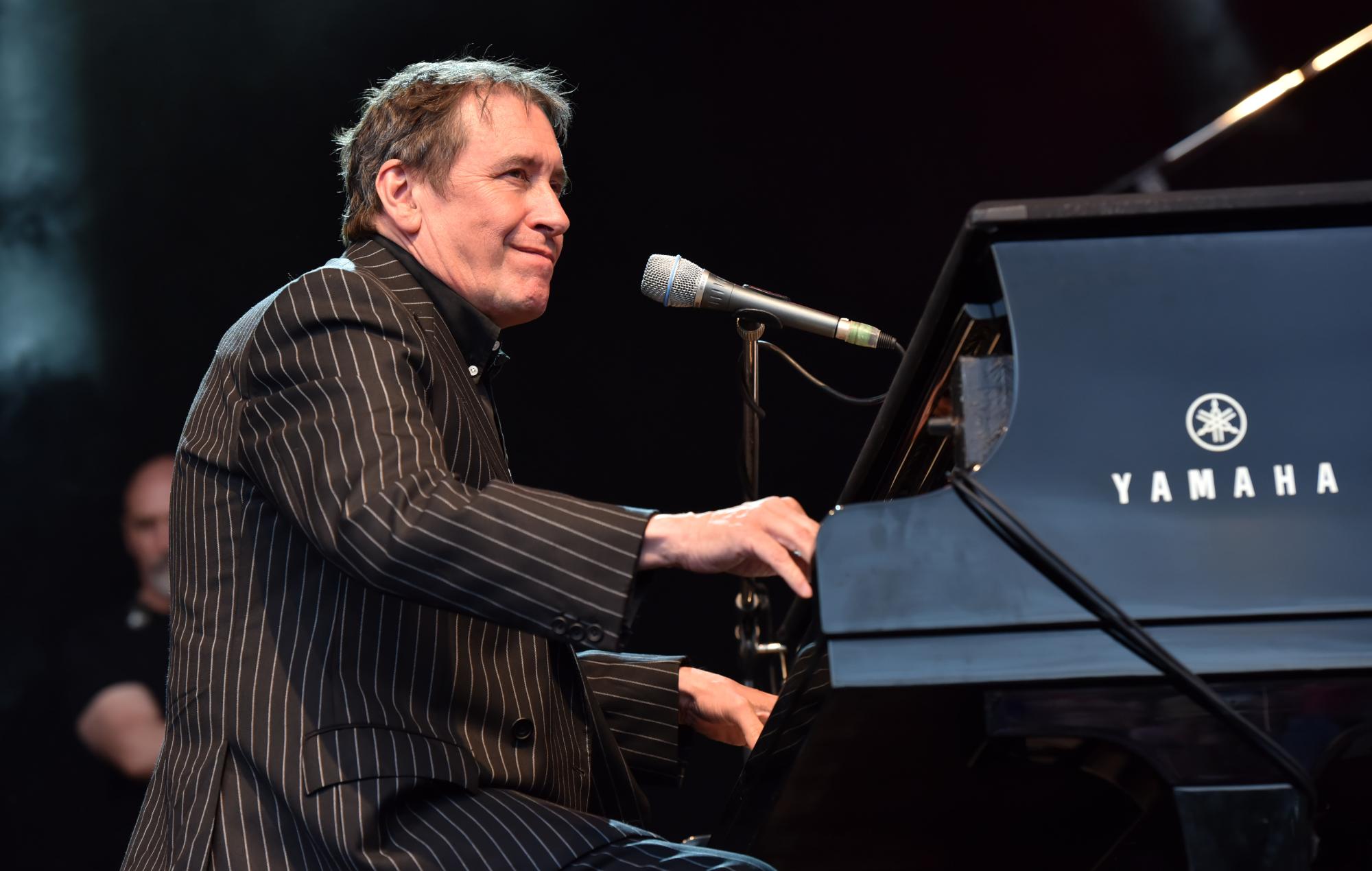 Jools Holland se convierte en accionista del pub londinense de propiedad comunitaria The Ravensbourne Arms