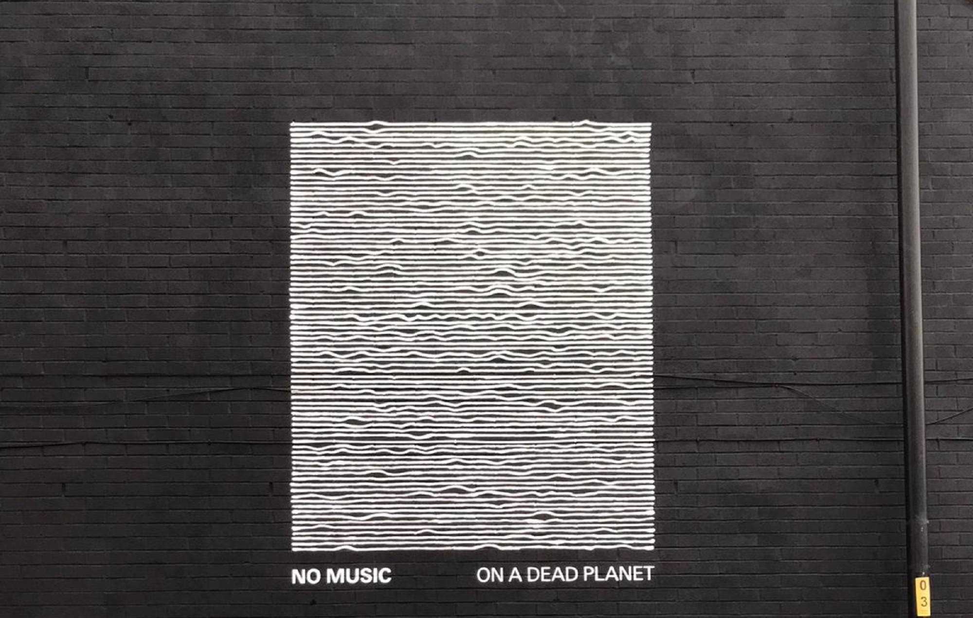 La obra "Unknown Pleasures" de Joy Division se ha convertido en un mural climático