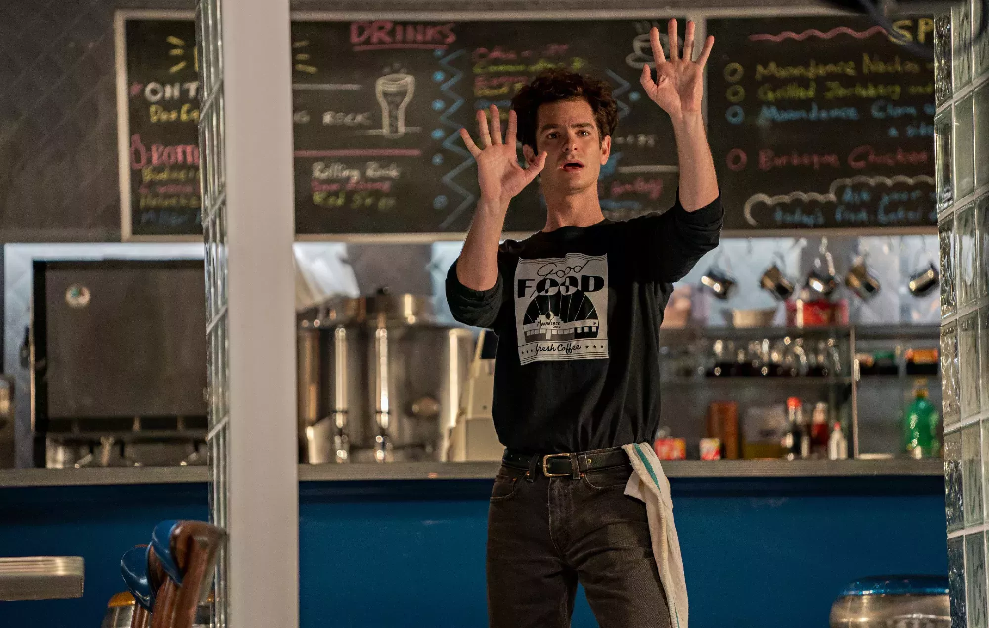 La película de Lin-Manuel Miranda 'tick, tick...Boom!' lanza un nuevo tráiler y el primer single de la banda sonora