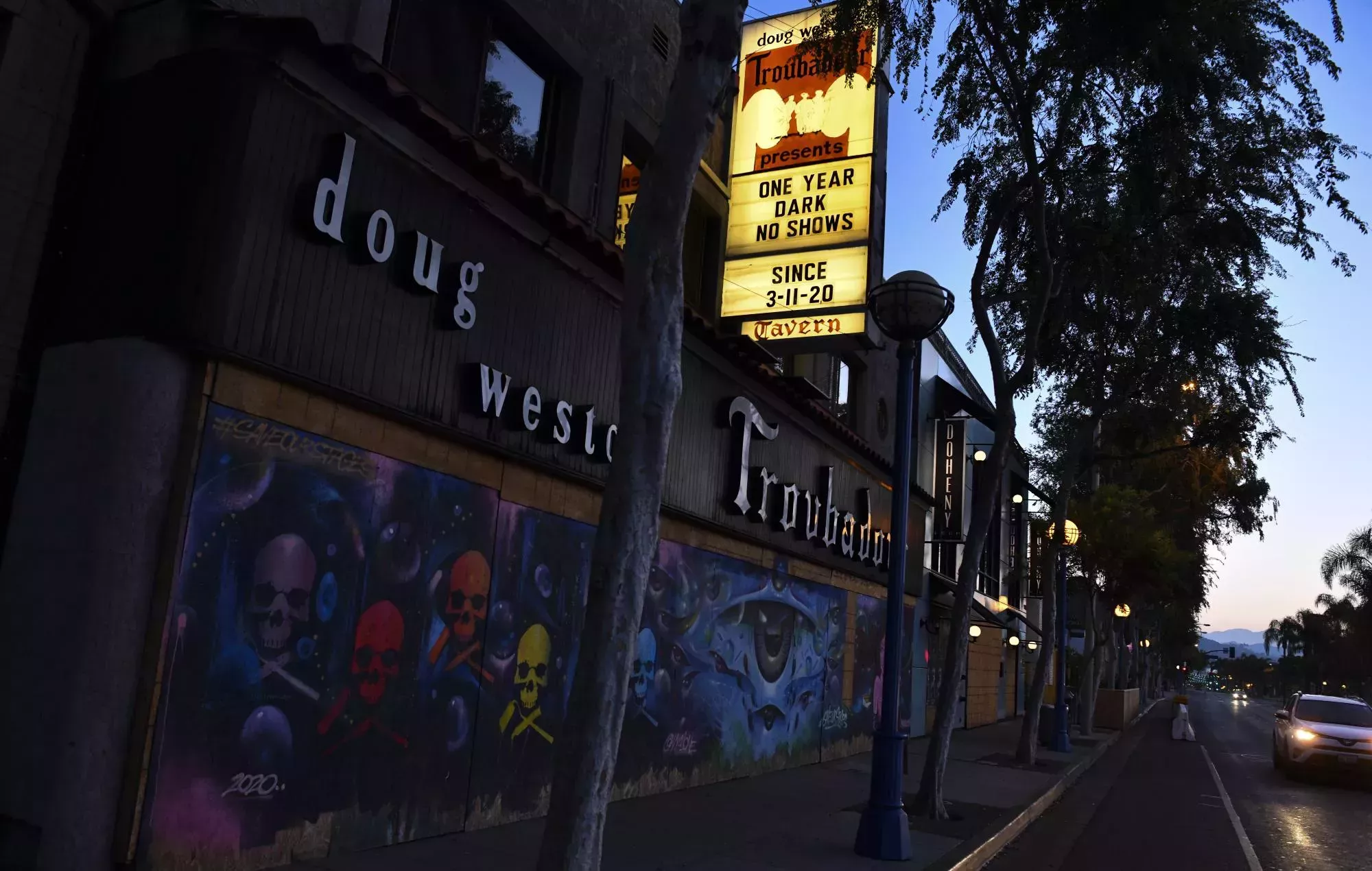 Los Ángeles exigirá la vacunación contra el COVID para los conciertos en interiores