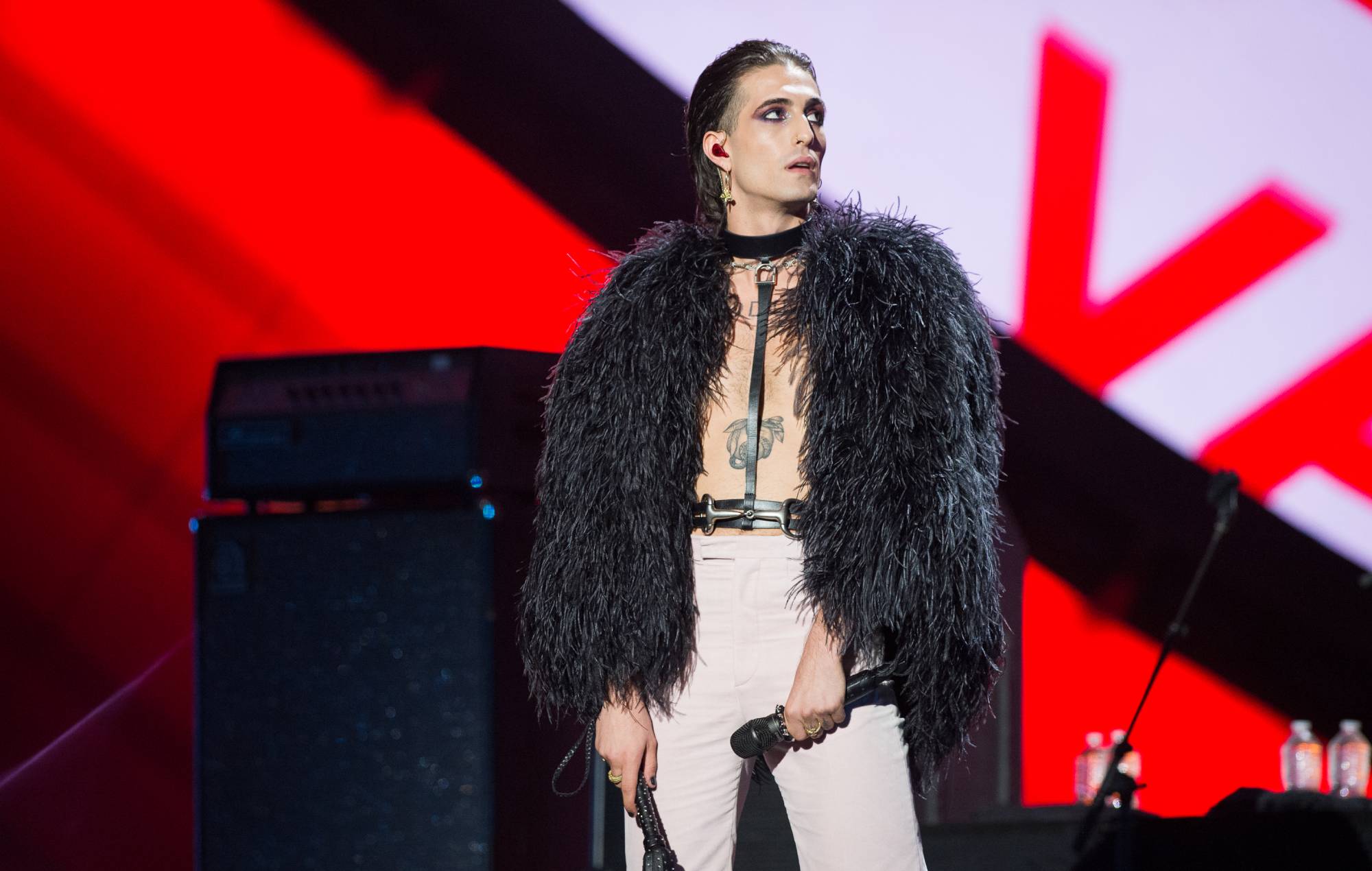 Måneskin comparte su nuevo y violento vídeo para 'MAMMAMIA'