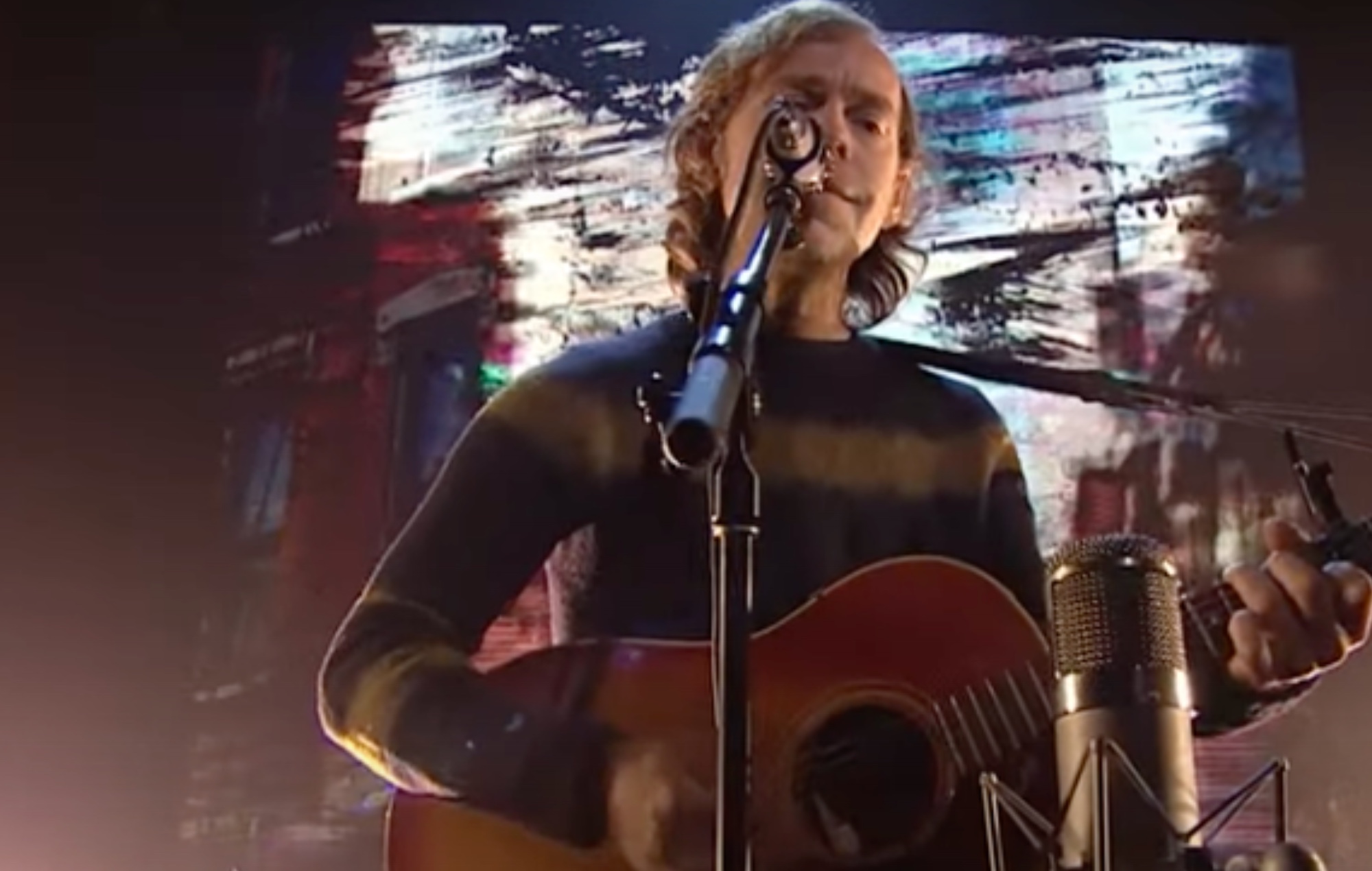 Mira cómo Aaron Dessner interpreta 'The Ghost Of Cincinnati' de Big Red Machine en Fallon