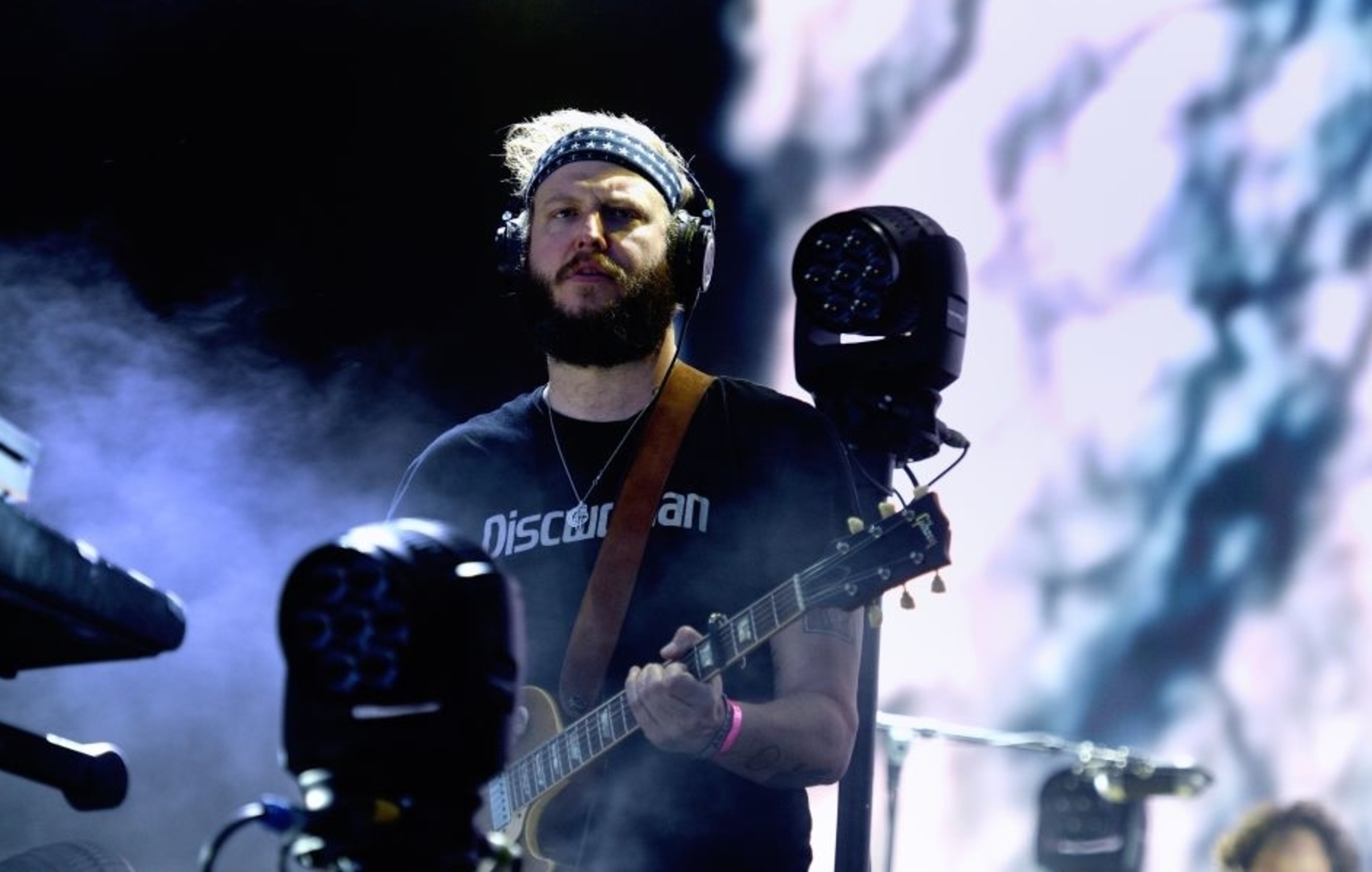 Mira cómo Bon Iver estrena 'PDLIF' en directo