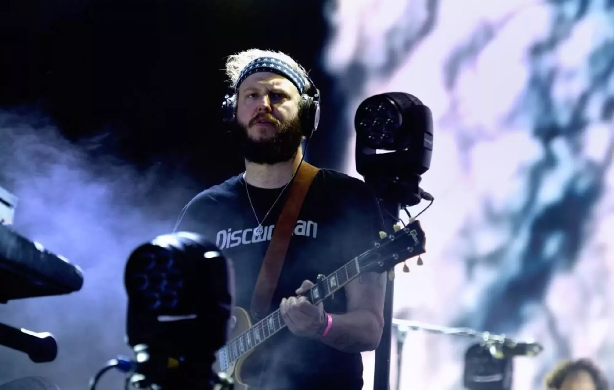 Mira cómo Bon Iver estrena 'PDLIF' en directo