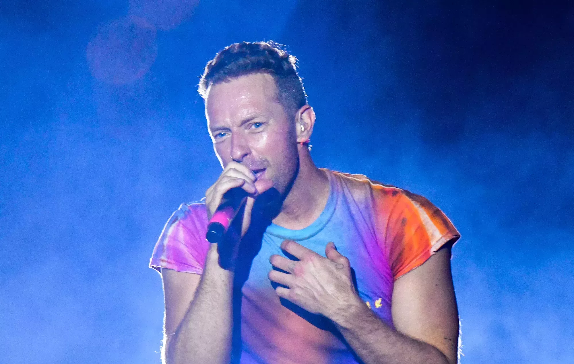 PETA insta a Coldplay a servir sólo comida vegana en su gira mundial ecológica
