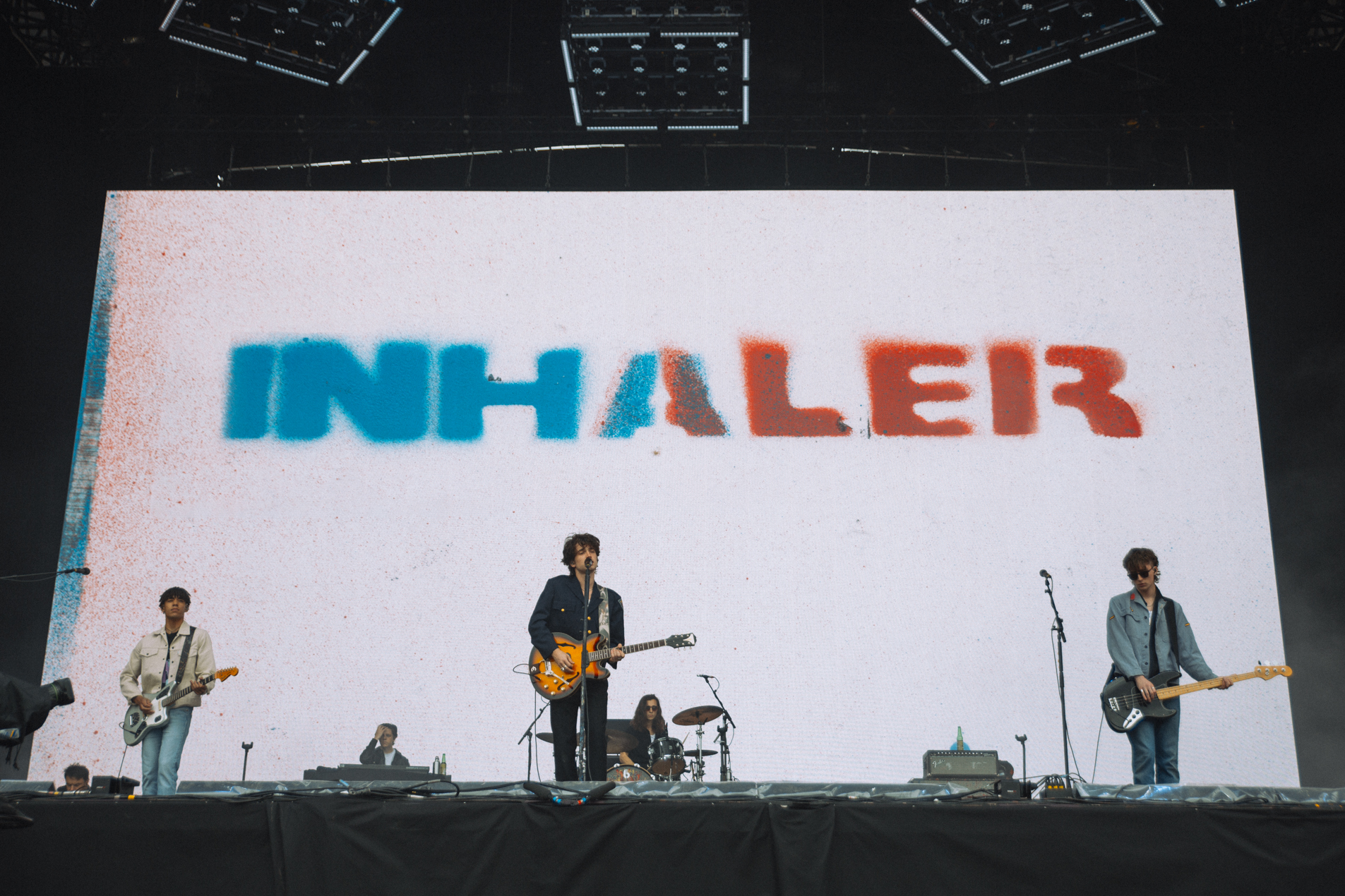 Revive la gira de verano de Inhaler con el vídeo de 'My Honest Face'