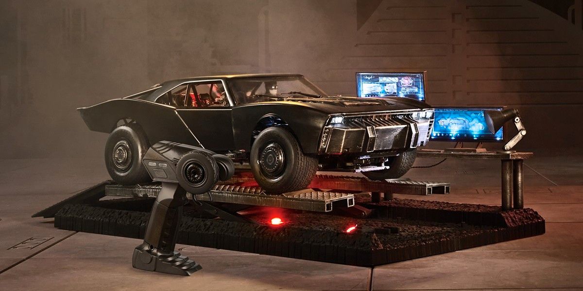 The Batman: Mattel describe su épico Batmóvil RC como una "Bat$#!+ locura