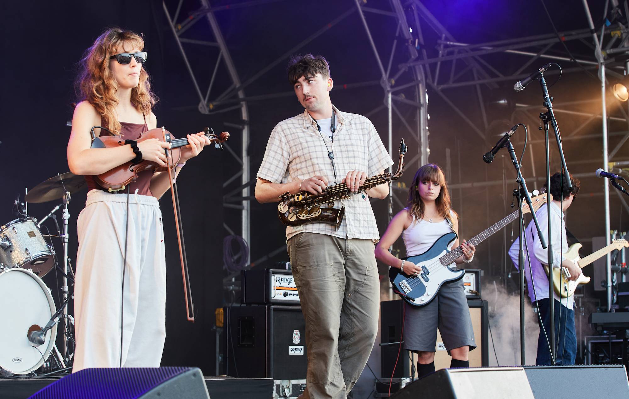 Vea cómo Black Country y New Road versionan 'Hey Jude' de los Beatles