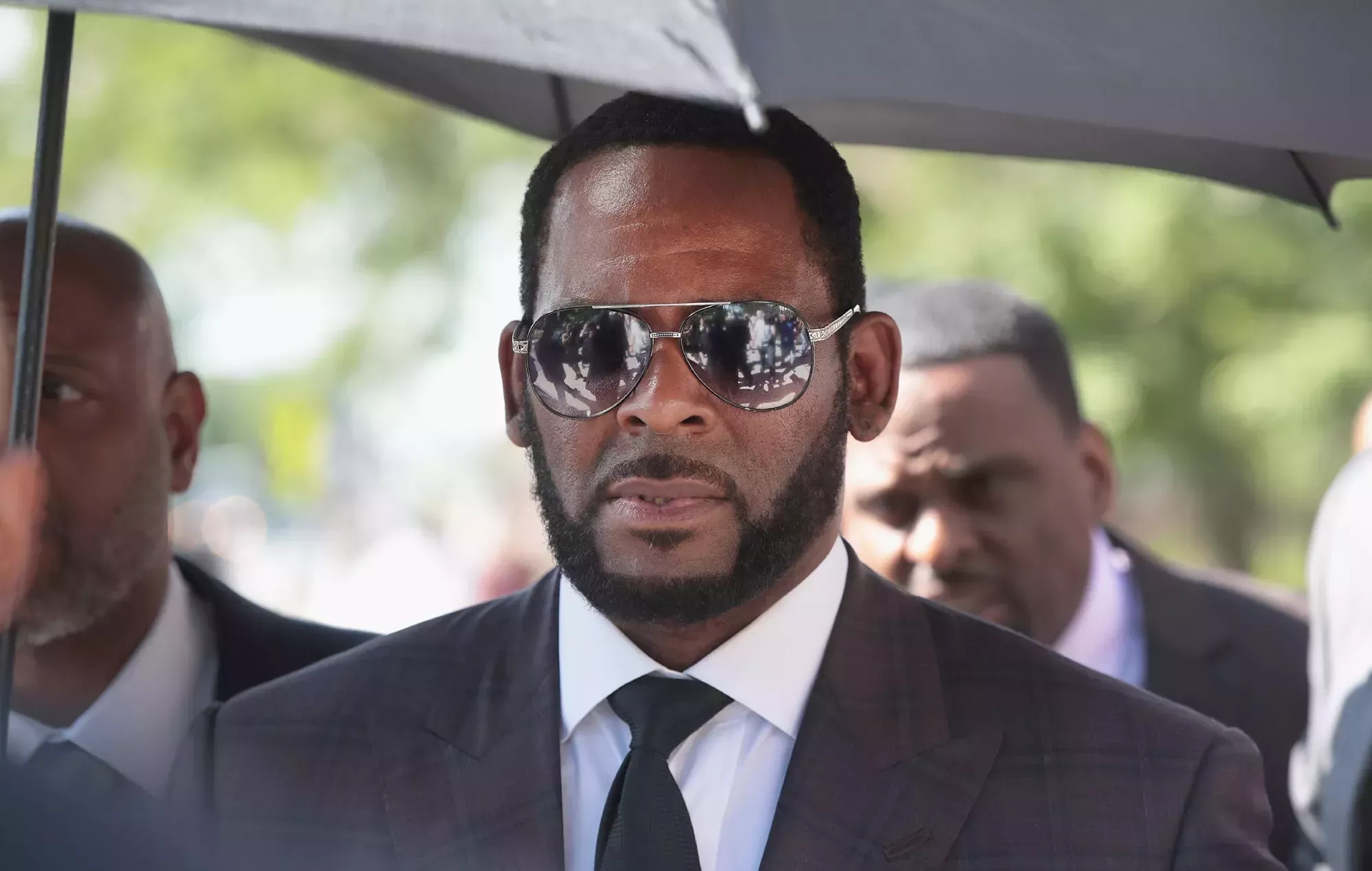 YouTube suspende permanentemente dos canales de R. Kelly tras la condena