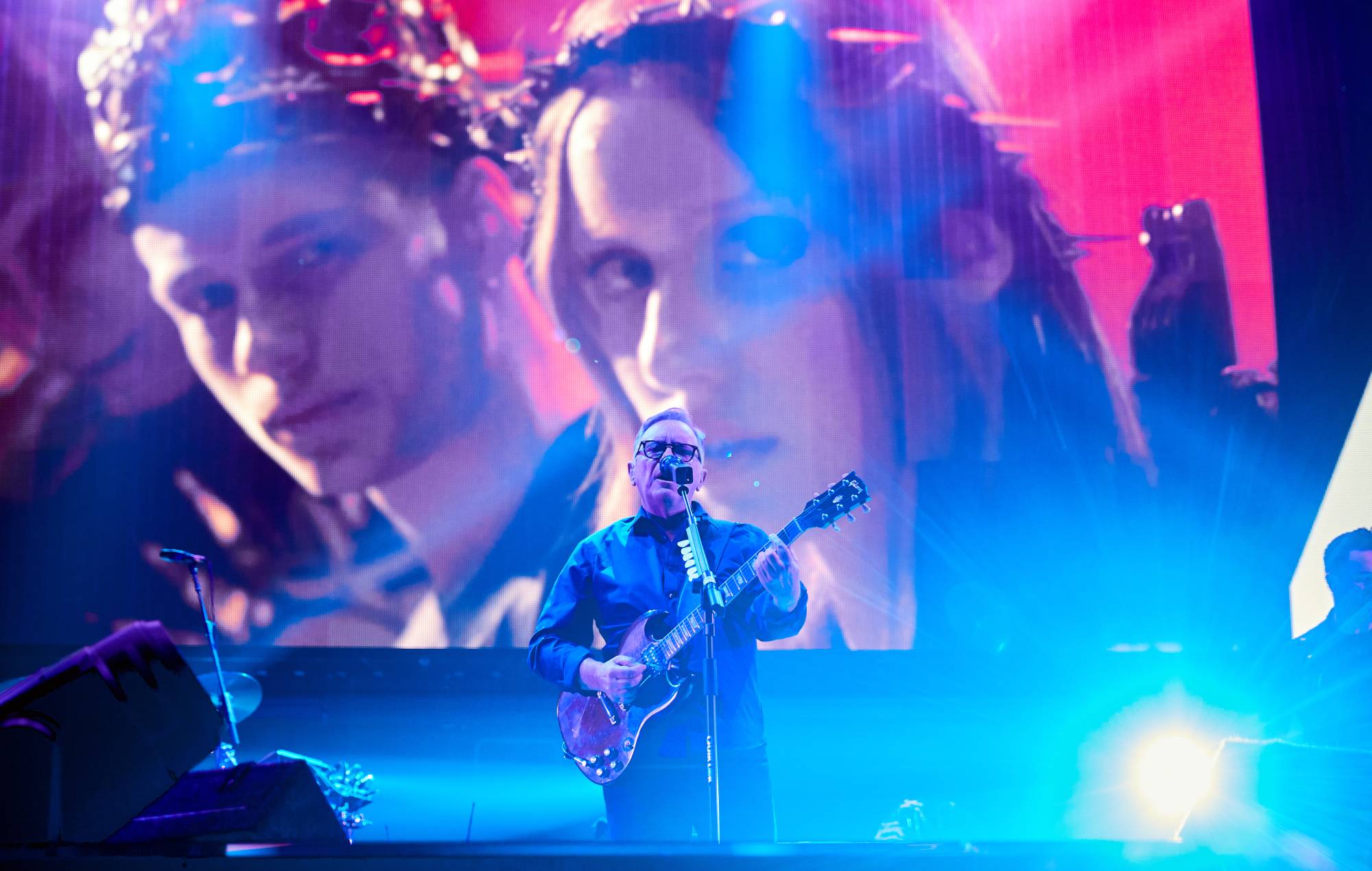 Bernard Sumner elogia a New Order como "música de verdad" por encima de "esta mierda montada que nos infligen a todos estos días"