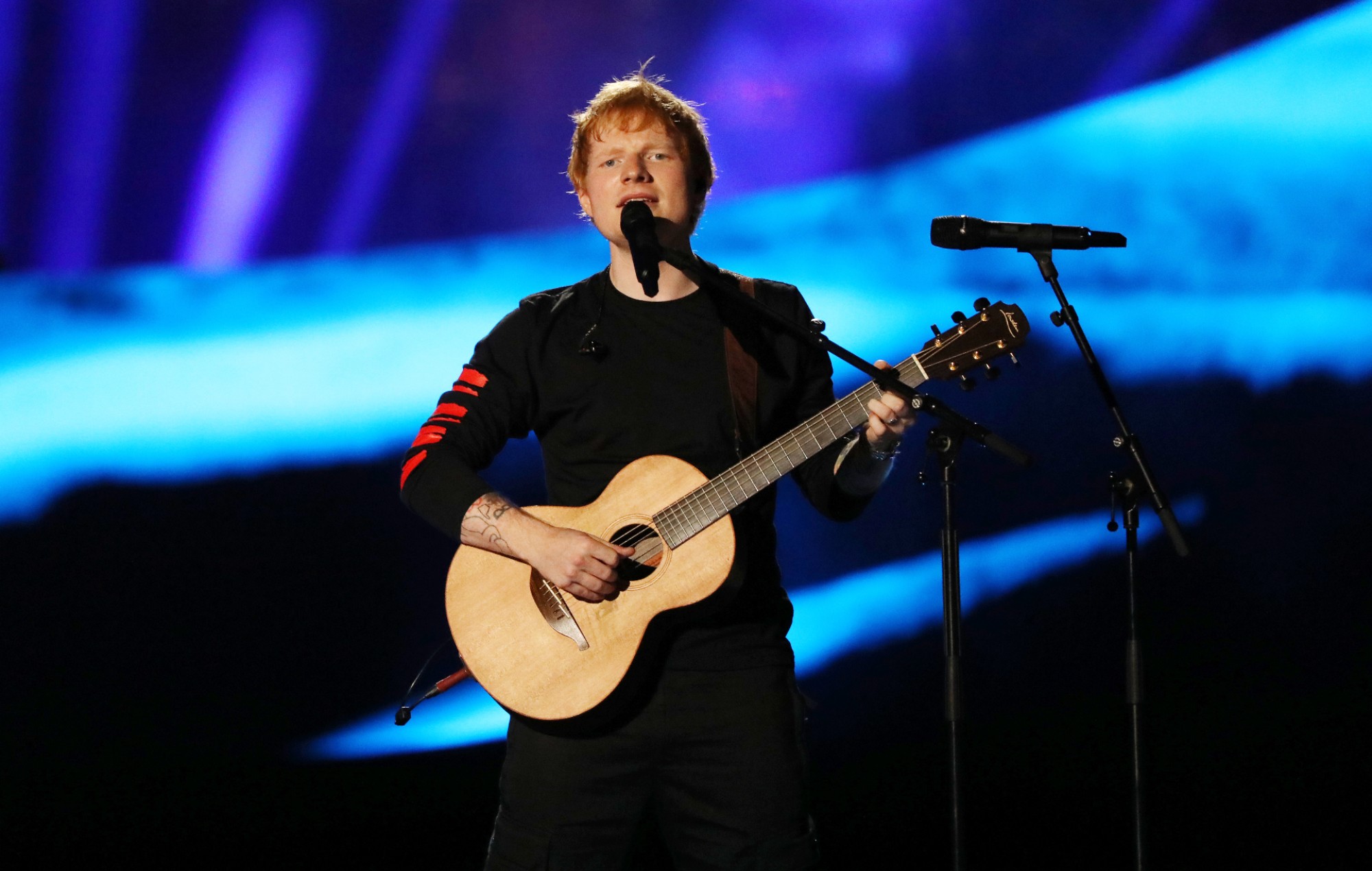 Ed Sheeran tiene un cameo en la película de Netflix 'Red Notice'