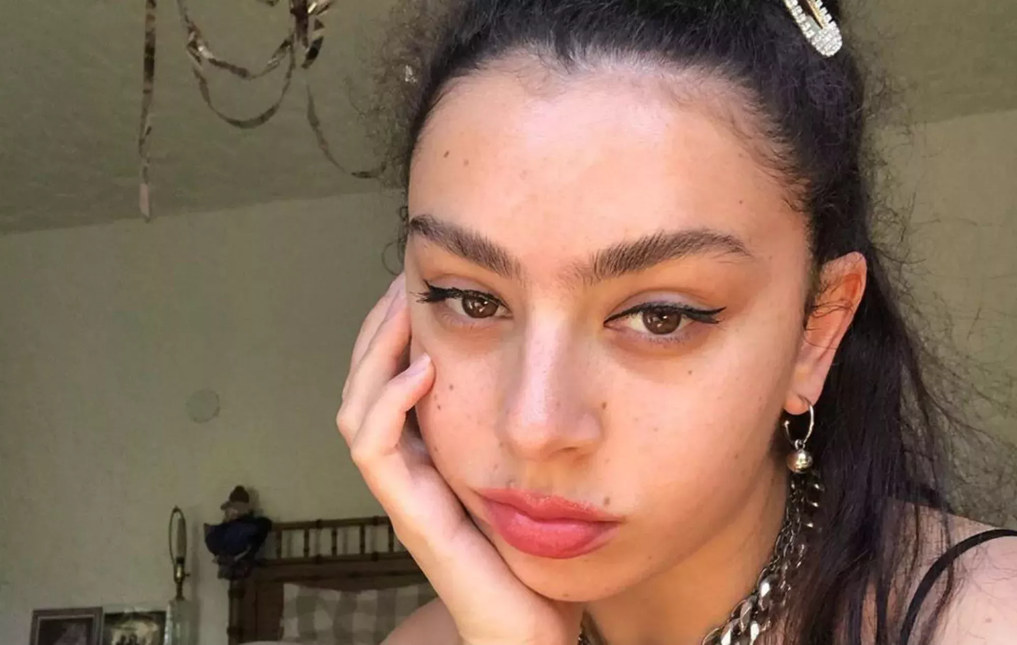 El documental 'Alone Together' de Charli XCX llega a los cines en enero