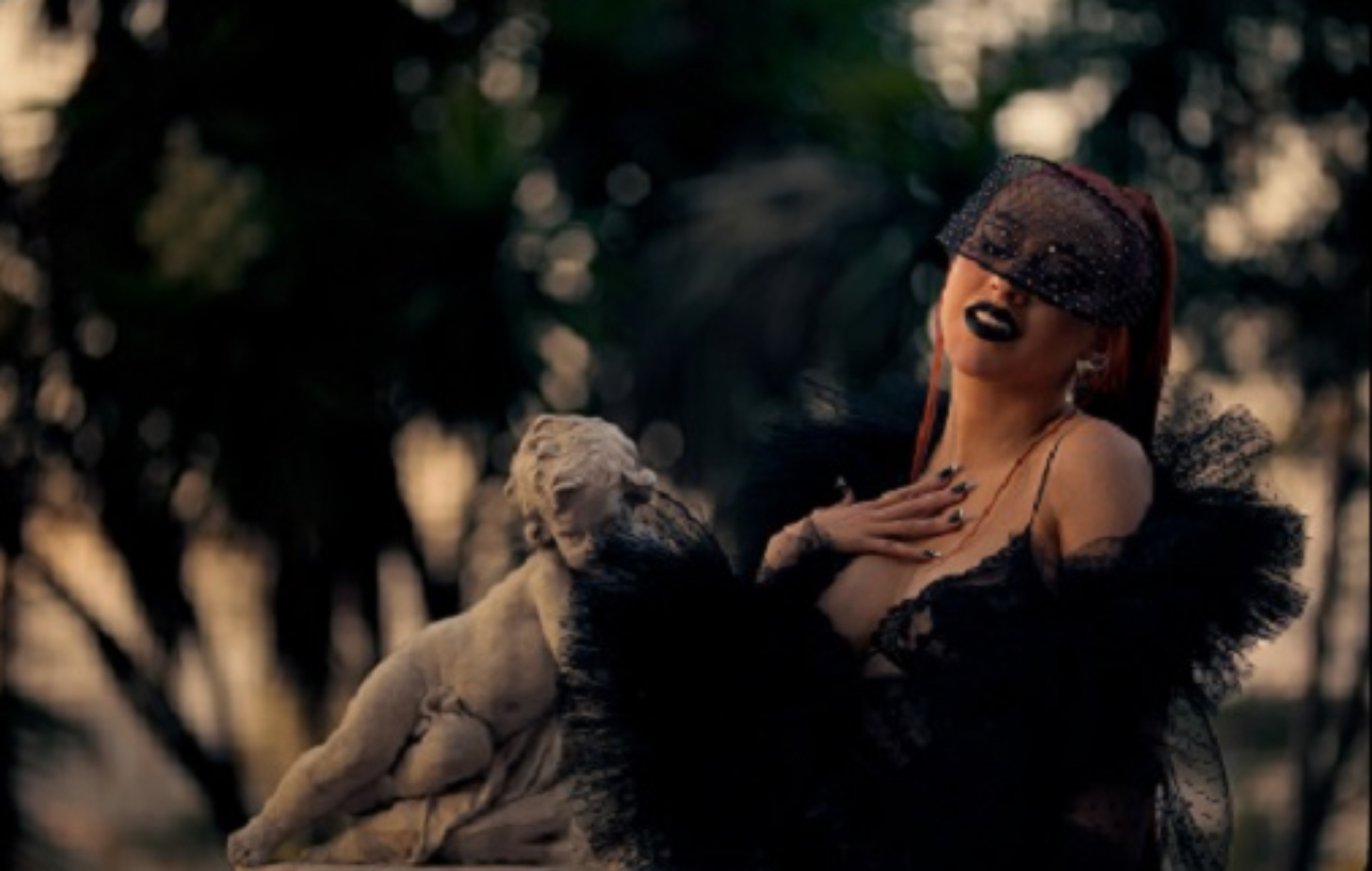 Escucha la nueva balada en español de Christina Aguilera 'Somos Nada'